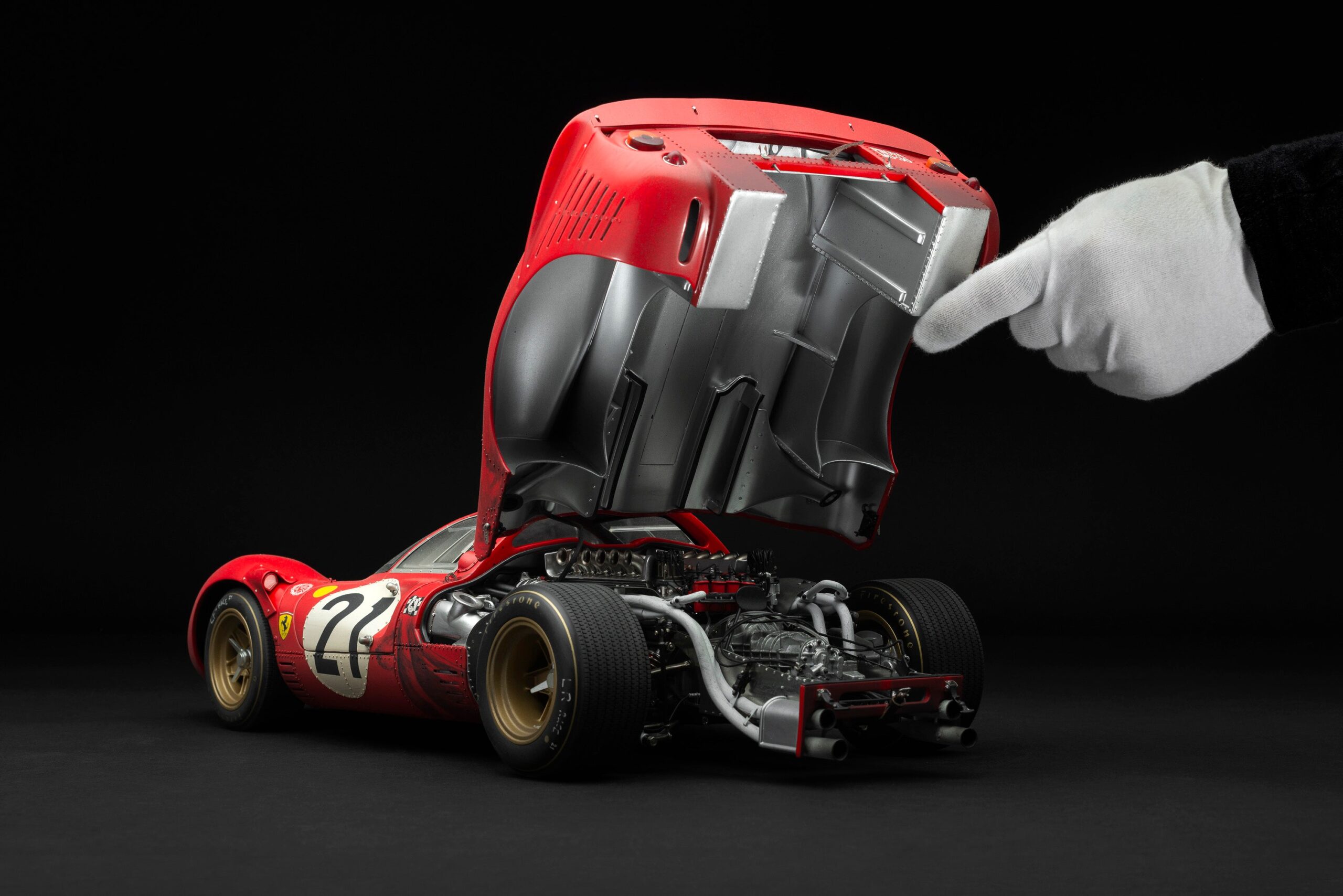 Amalgam Ferrari 330 P4 1967 Le Mans 2nd Place Race Weathered - Rot | 1:8 - 画像3