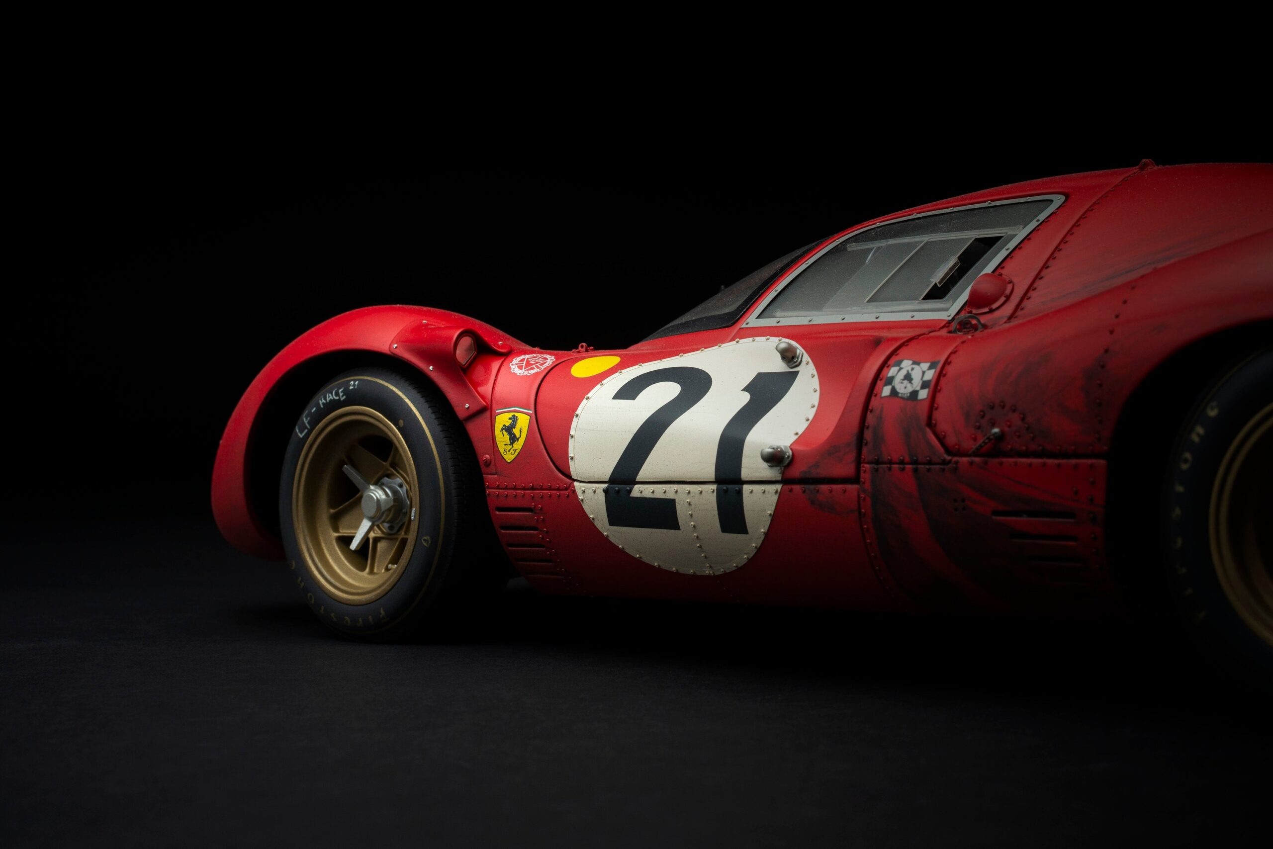Amalgam Ferrari 330 P4 1967 Le Mans 2nd Place Race Weathered - Rot | 1:8 - 画像5