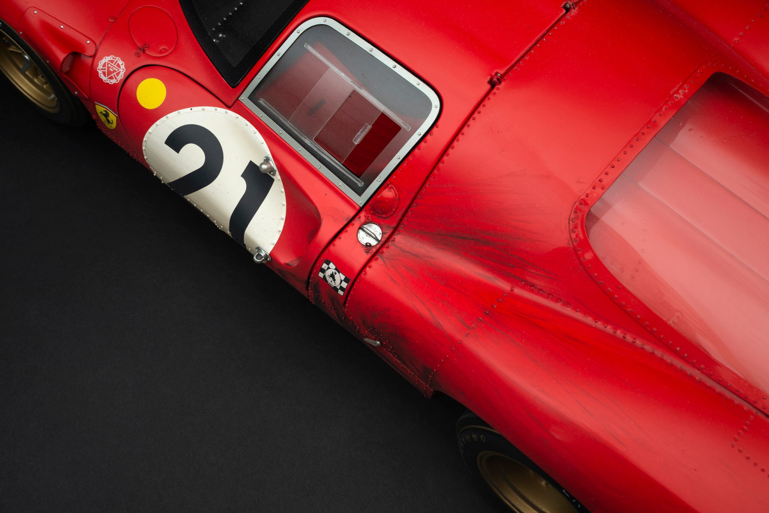 Amalgam Ferrari 330 P4 1967 Le Mans 2nd Place Race Weathered - Rot | 1:8 - 画像8
