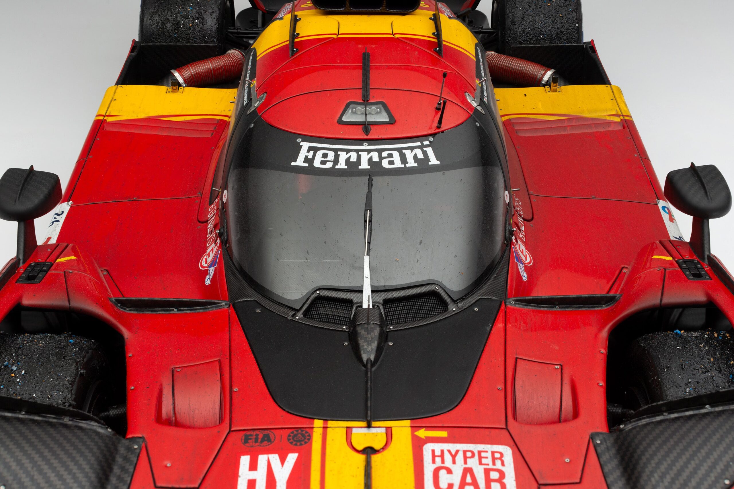 Amalgam Ferrari 499P 2023 Le Mans Winner (#51) Race Weathered - Rot | 1:8 - 画像4