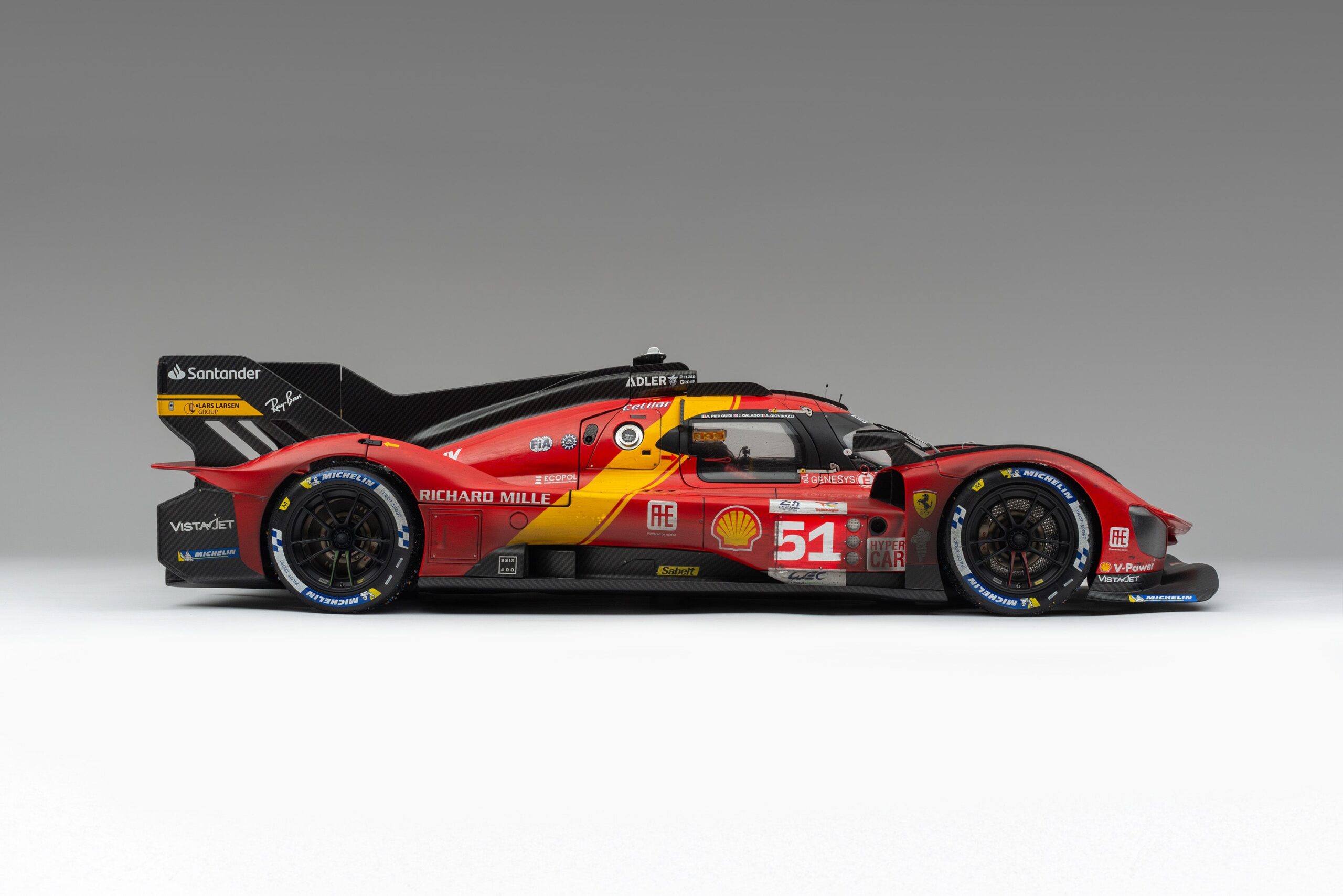 Amalgam Ferrari 499P 2023 Le Mans Winner (#51) Race Weathered - Rot | 1:8 - 画像16