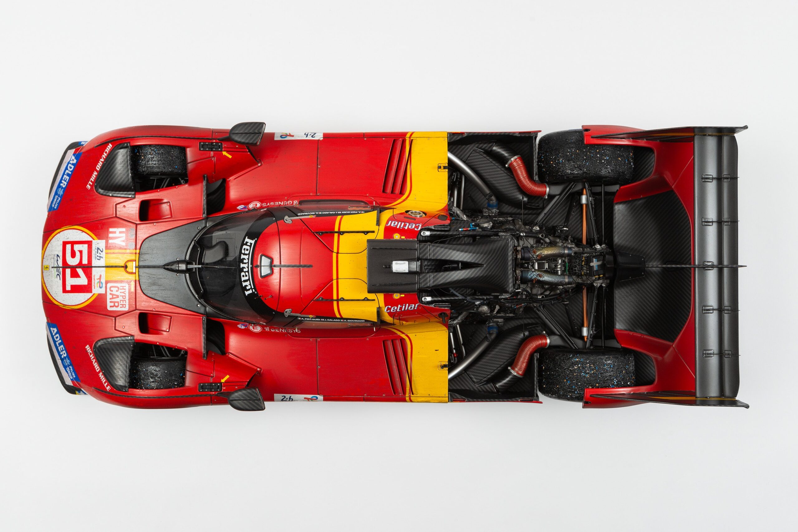 Amalgam Ferrari 499P 2023 Le Mans Winner (#51) Race Weathered - Rot | 1:8 - 画像17
