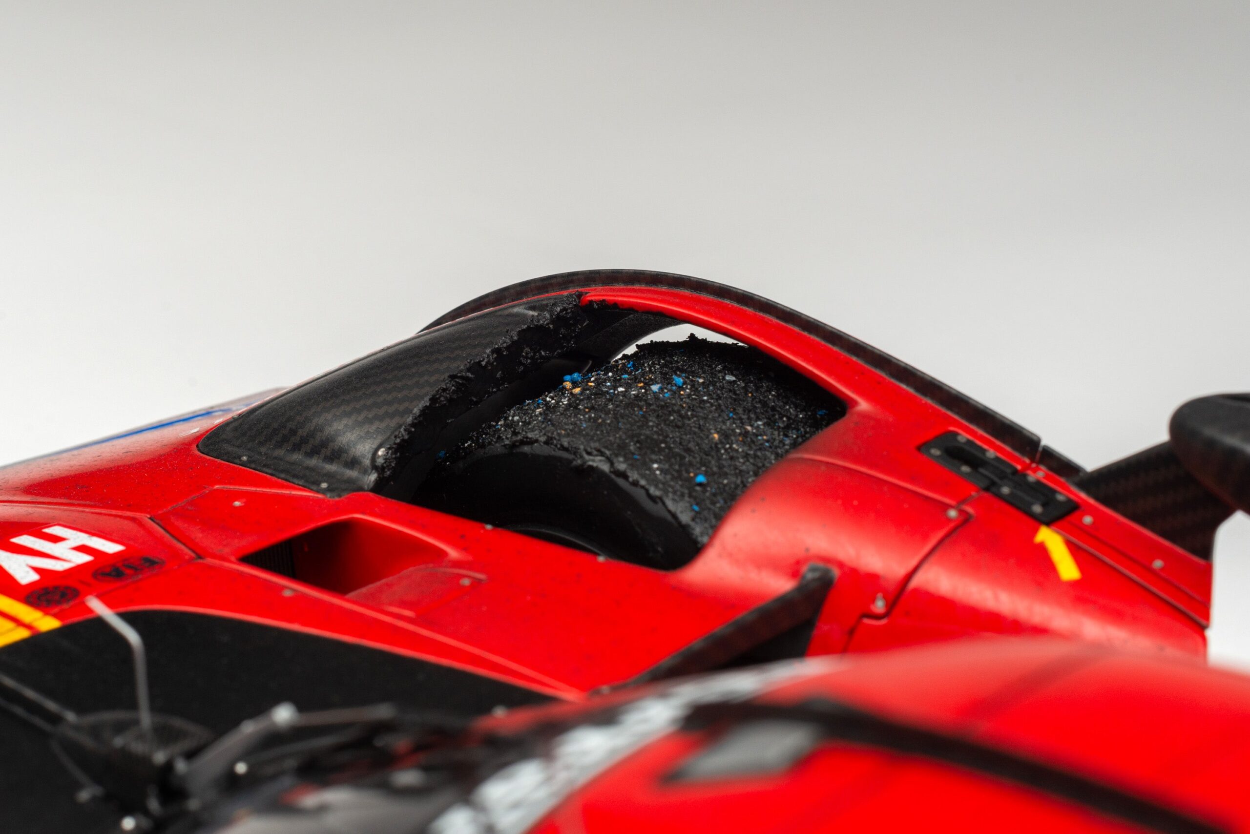 Amalgam Ferrari 499P 2023 Le Mans Winner (#51) Race Weathered - Rot | 1:8 - 画像19