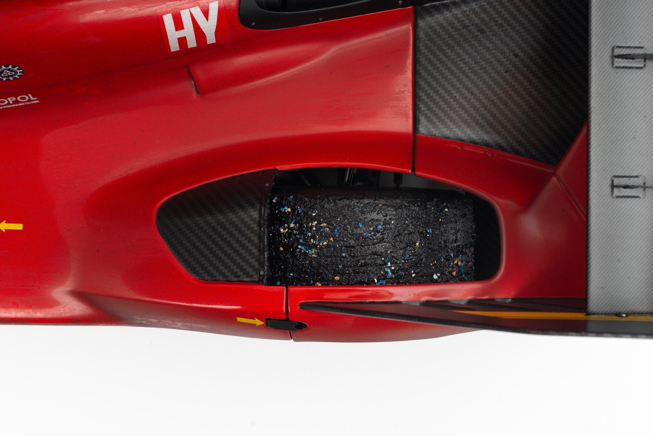 Amalgam Ferrari 499P 2023 Le Mans Winner (#51) Race Weathered - Rot | 1:8 - 画像21