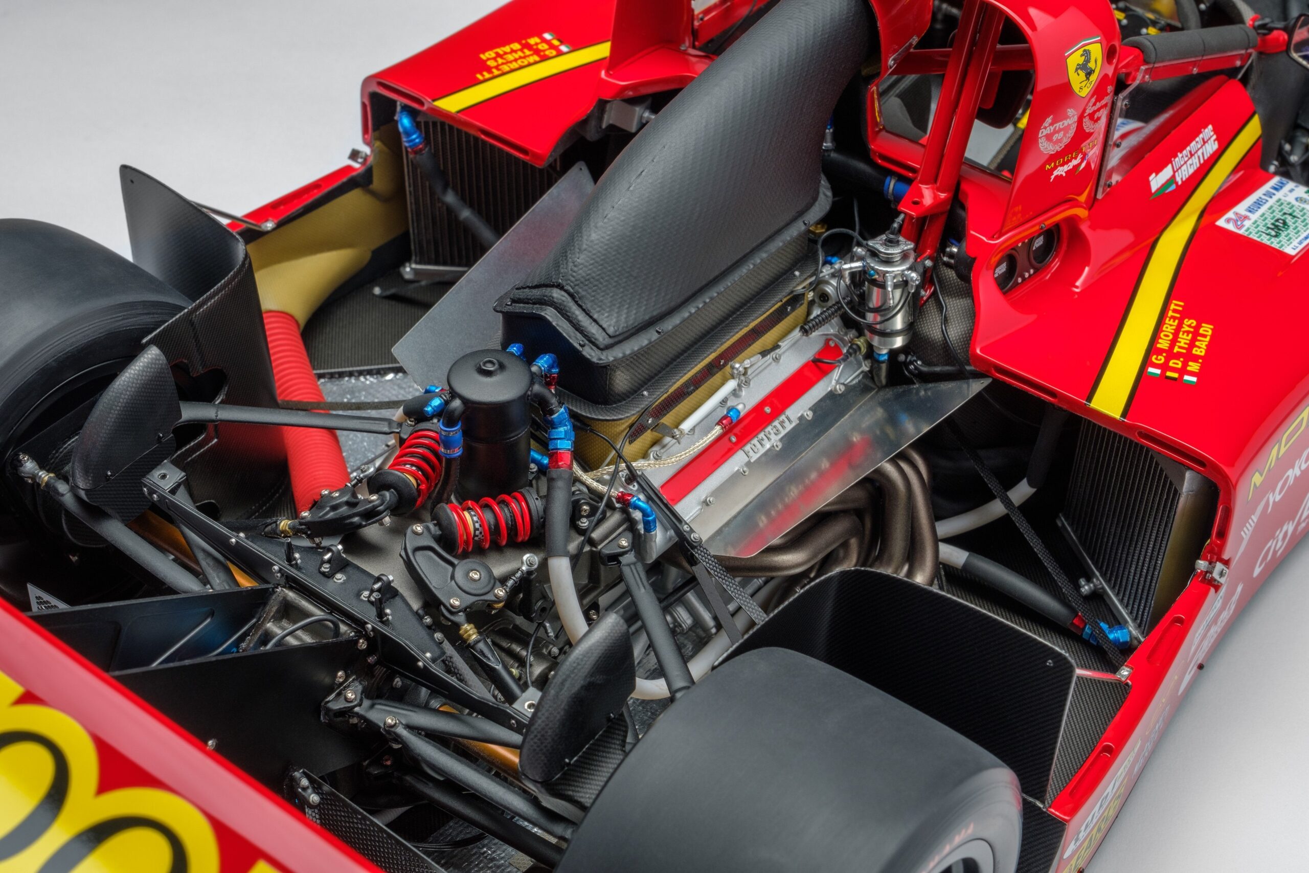 Amalgam Ferrari 333 SP 1998 Le Mans - Rot | 1:8 - Image 12