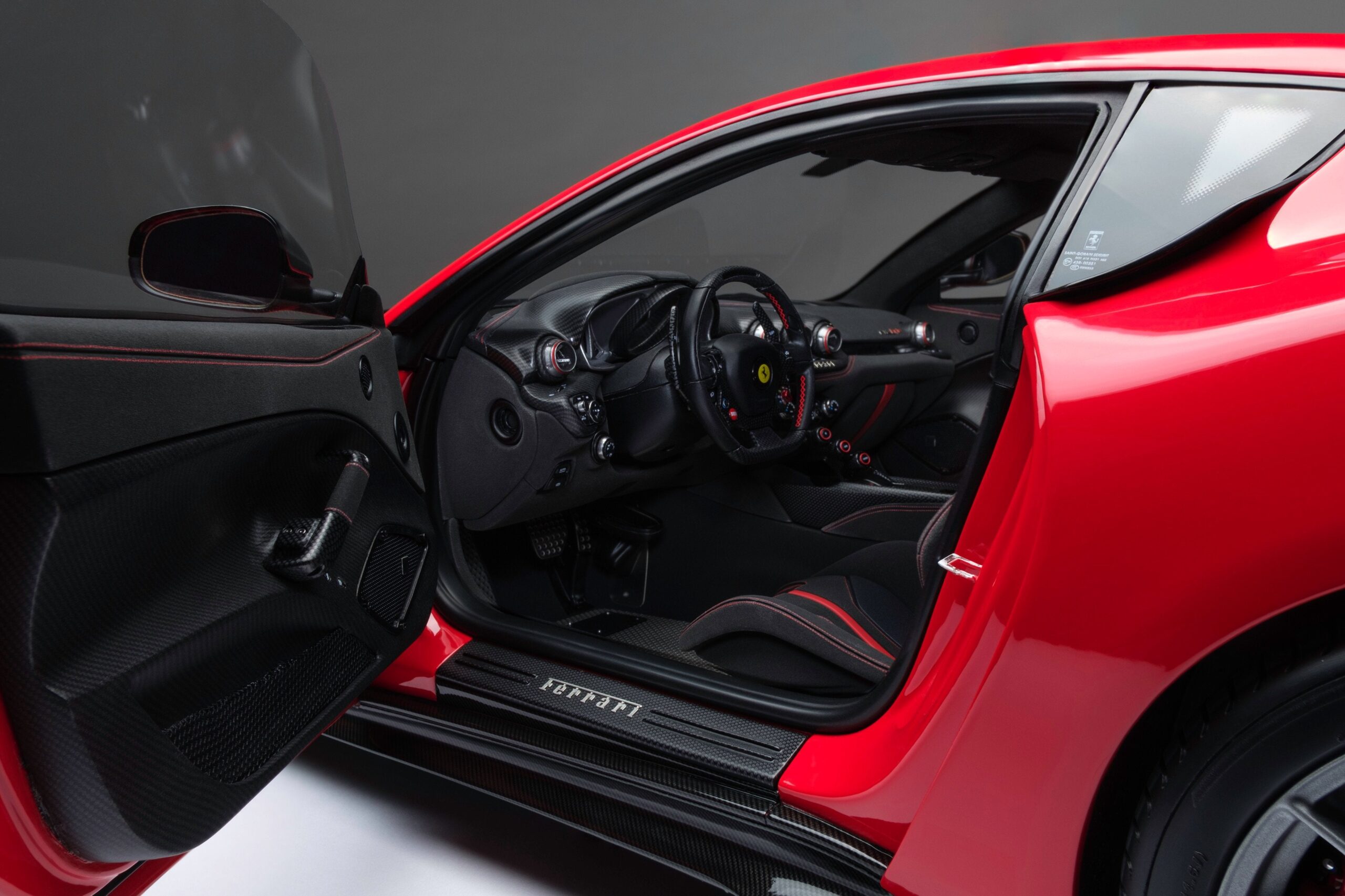 Amalgam Ferrari F12 TDF (2015) - Rot | 1:8 - Imagen 12
