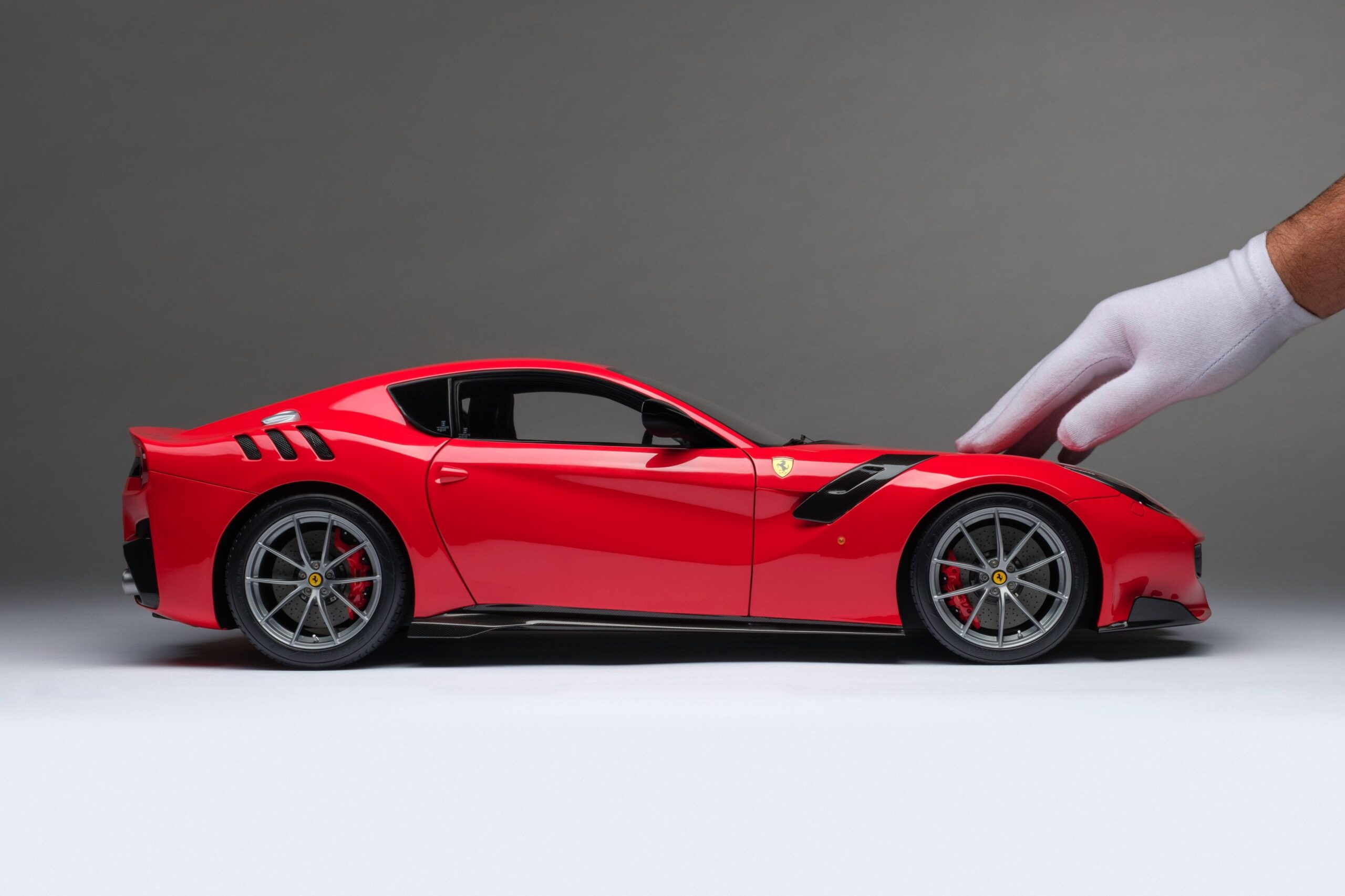Amalgam Ferrari F12 TDF (2015) - Rot | 1:8 - Imagen 3