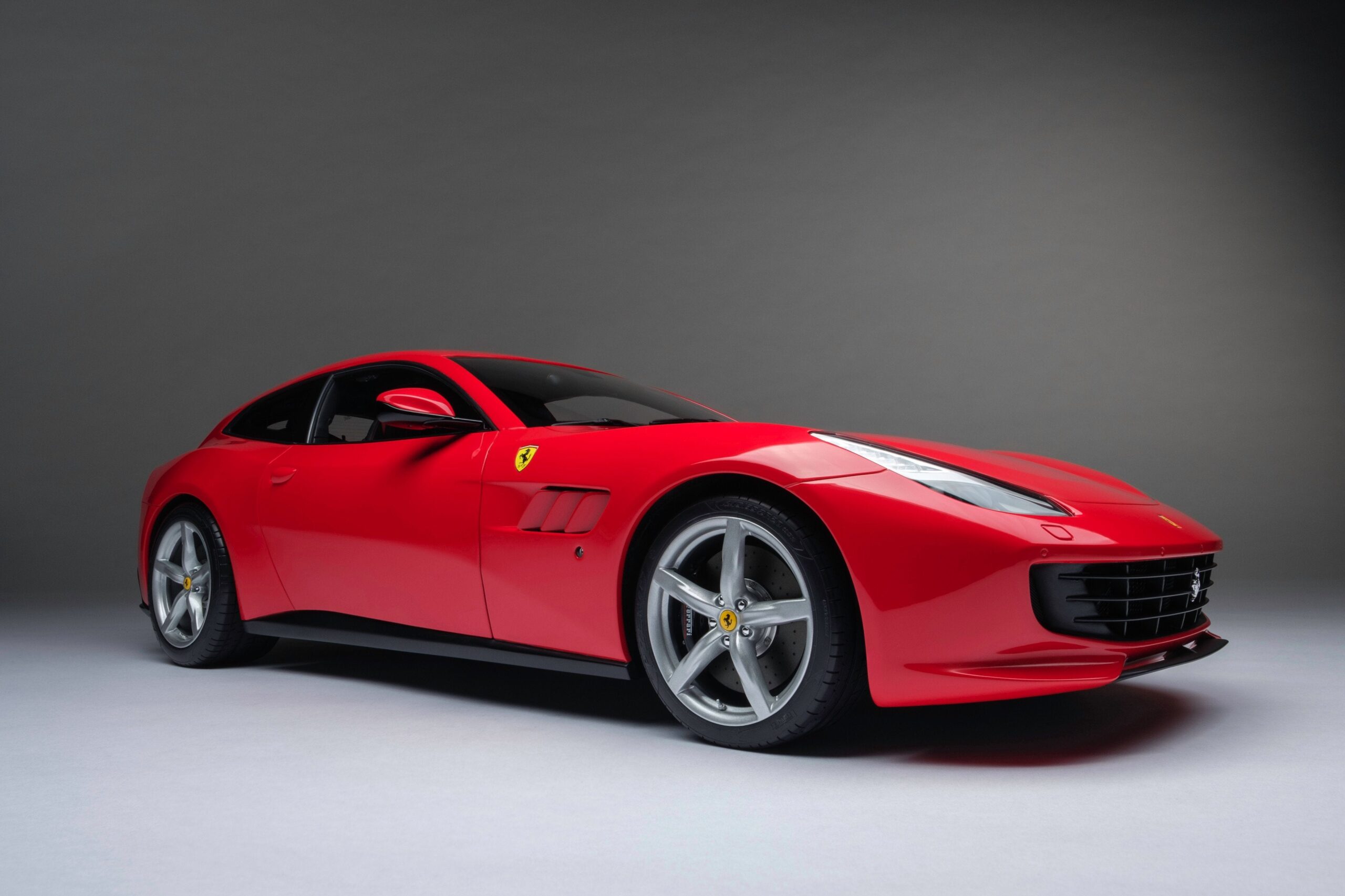 Amalgam Ferrari GTC4Lusso (2016) - Rot | 1:8 - 画像9