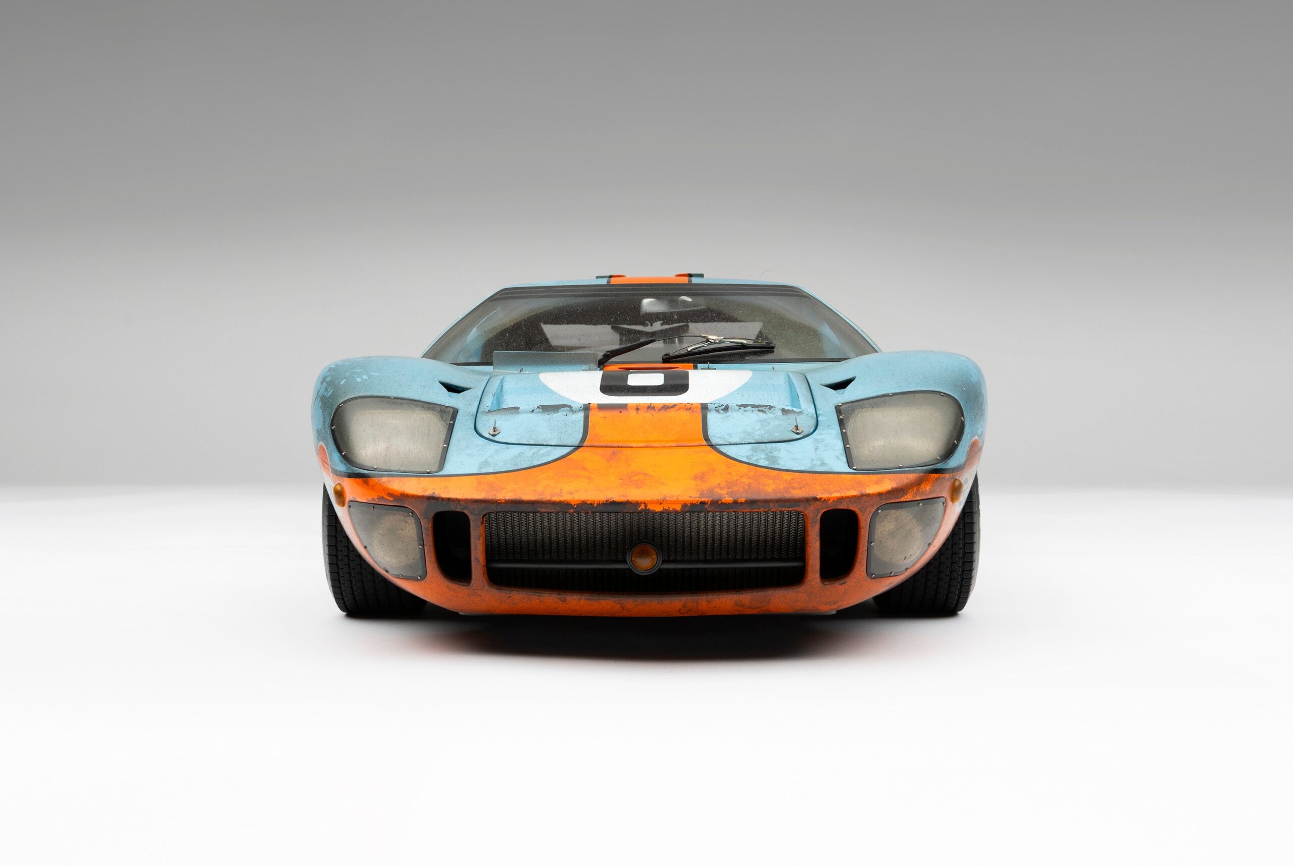 Amalgam Ford GT40 1969 Le Mans Winner Race Weathered - Hellblau / Orange | 1:8 - Image 9
