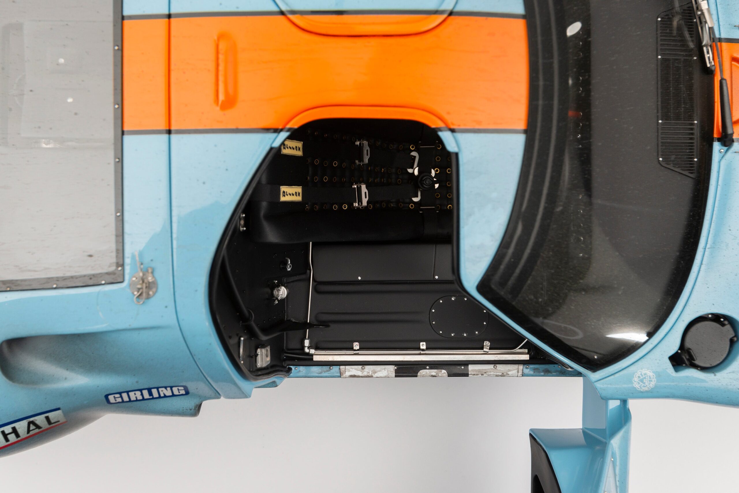 Amalgam Ford GT40 1969 Le Mans Winner Race Weathered - Hellblau / Orange | 1:8 - Image 12