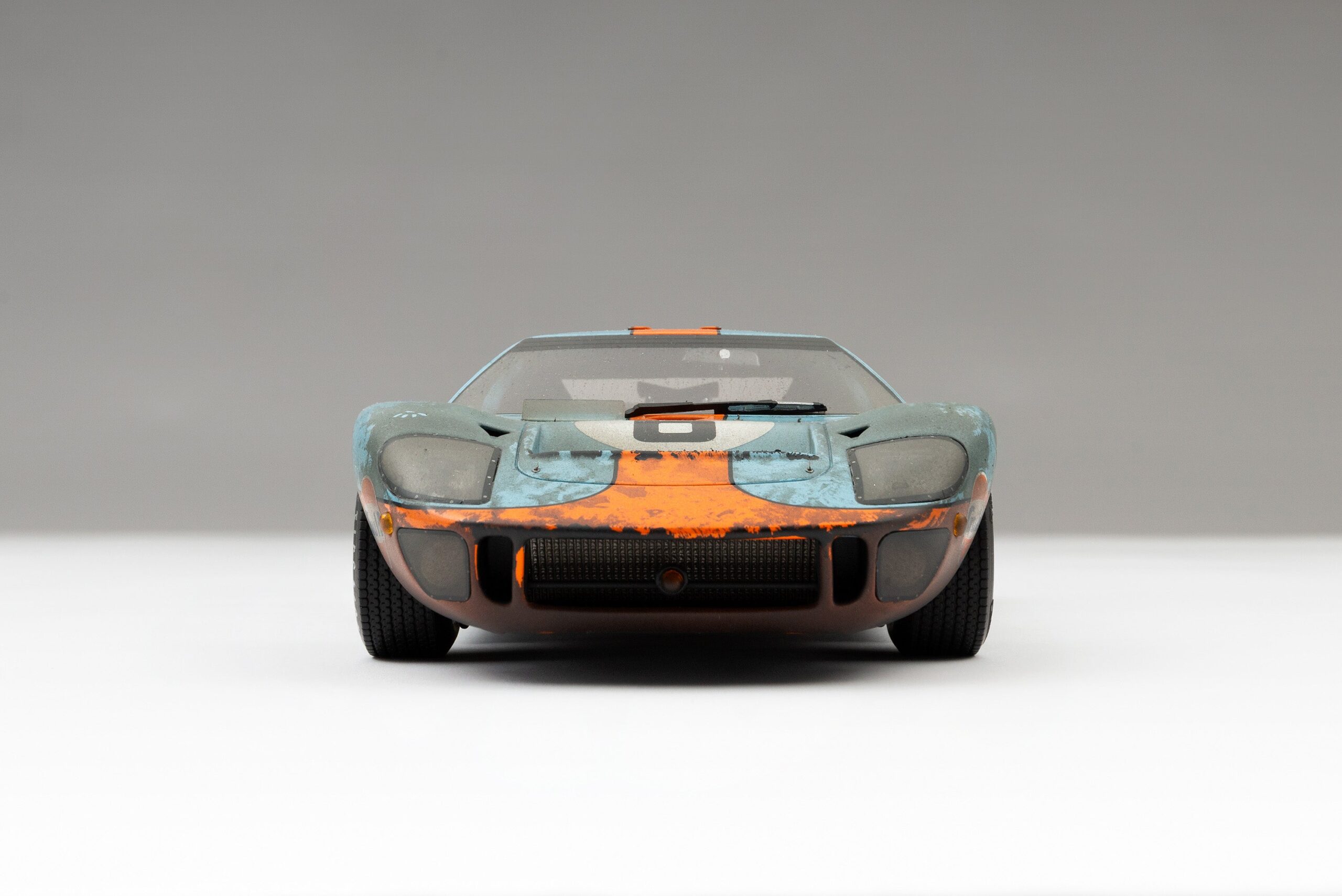 Amalgam Ford GT40 1969 Le Mans Sieger Race Weathered - Blau / Orange | 1:18 - Image 10