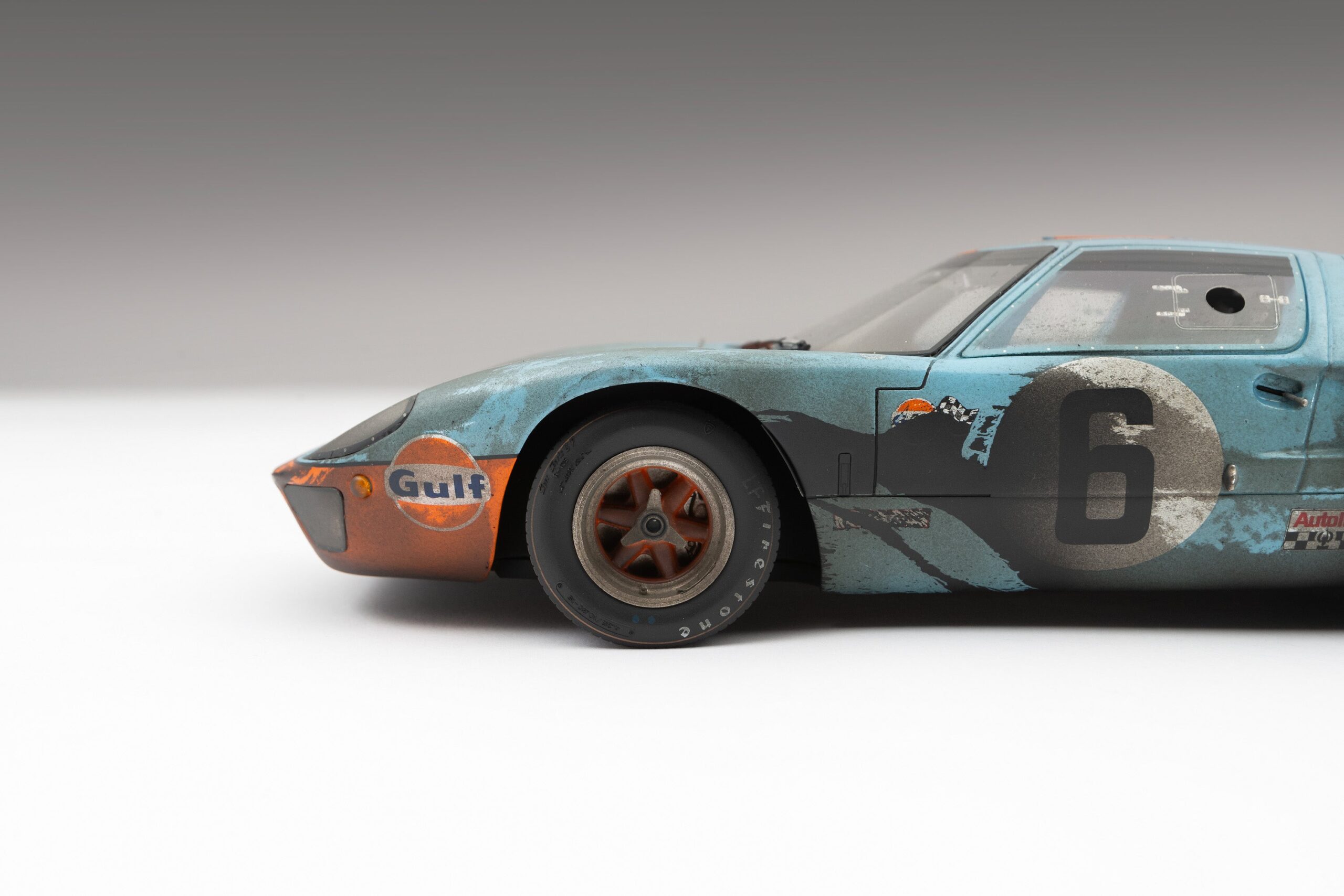 Amalgam Ford GT40 1969 Le Mans Sieger Race Weathered - Blau / Orange | 1:18 - Image 9