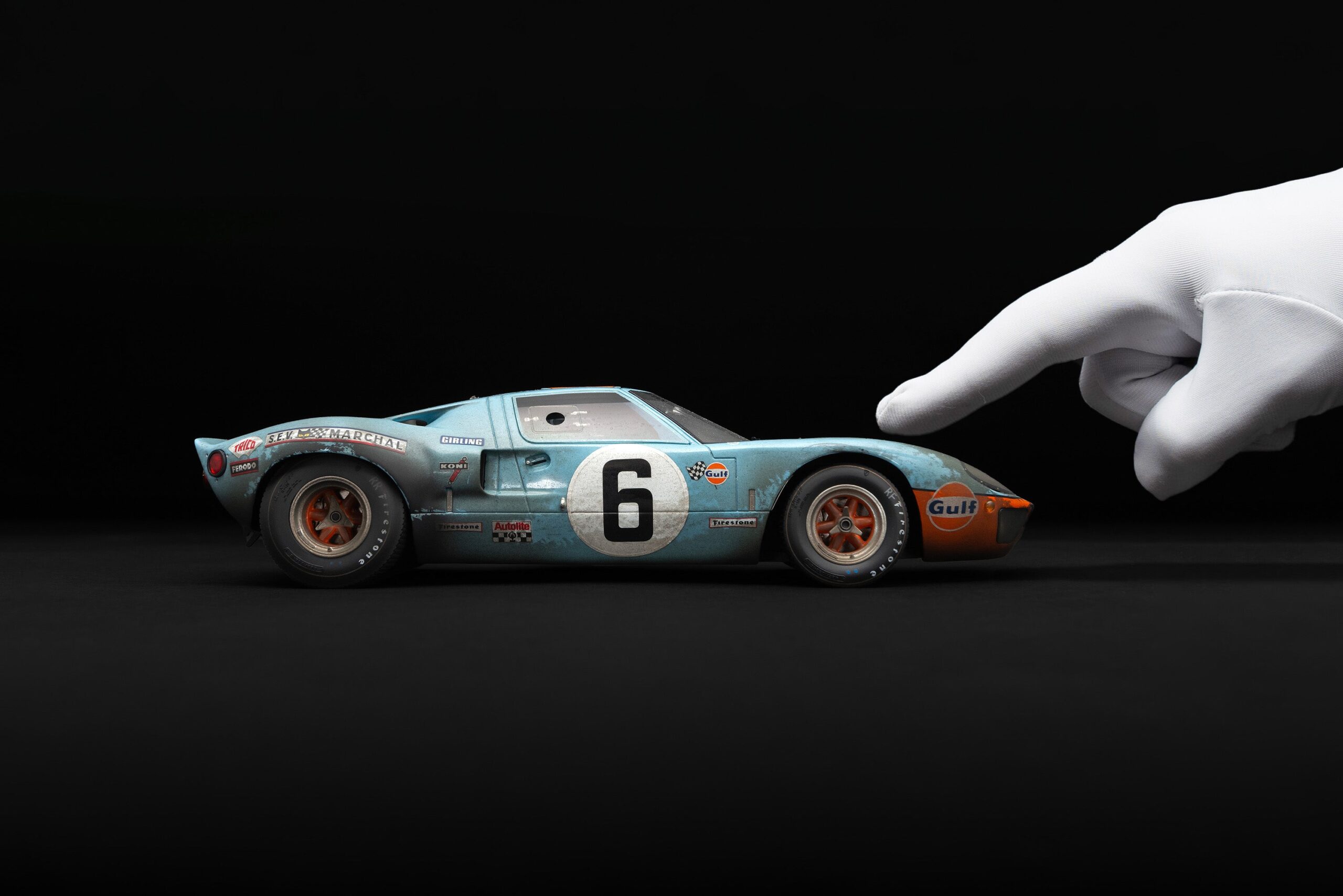 Amalgam Ford GT40 1969 Le Mans Sieger Race Weathered - Blau / Orange | 1:18 - Image 3