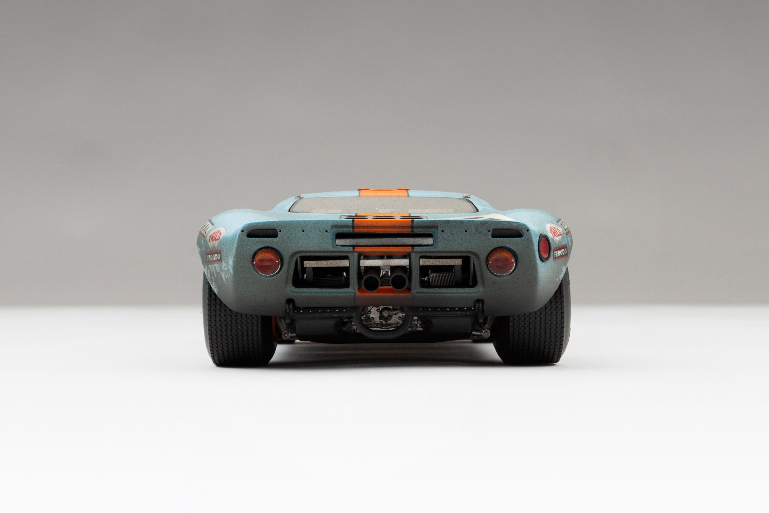 Amalgam Ford GT40 1969 Le Mans Sieger Race Weathered - Blau / Orange | 1:18 - Image 12