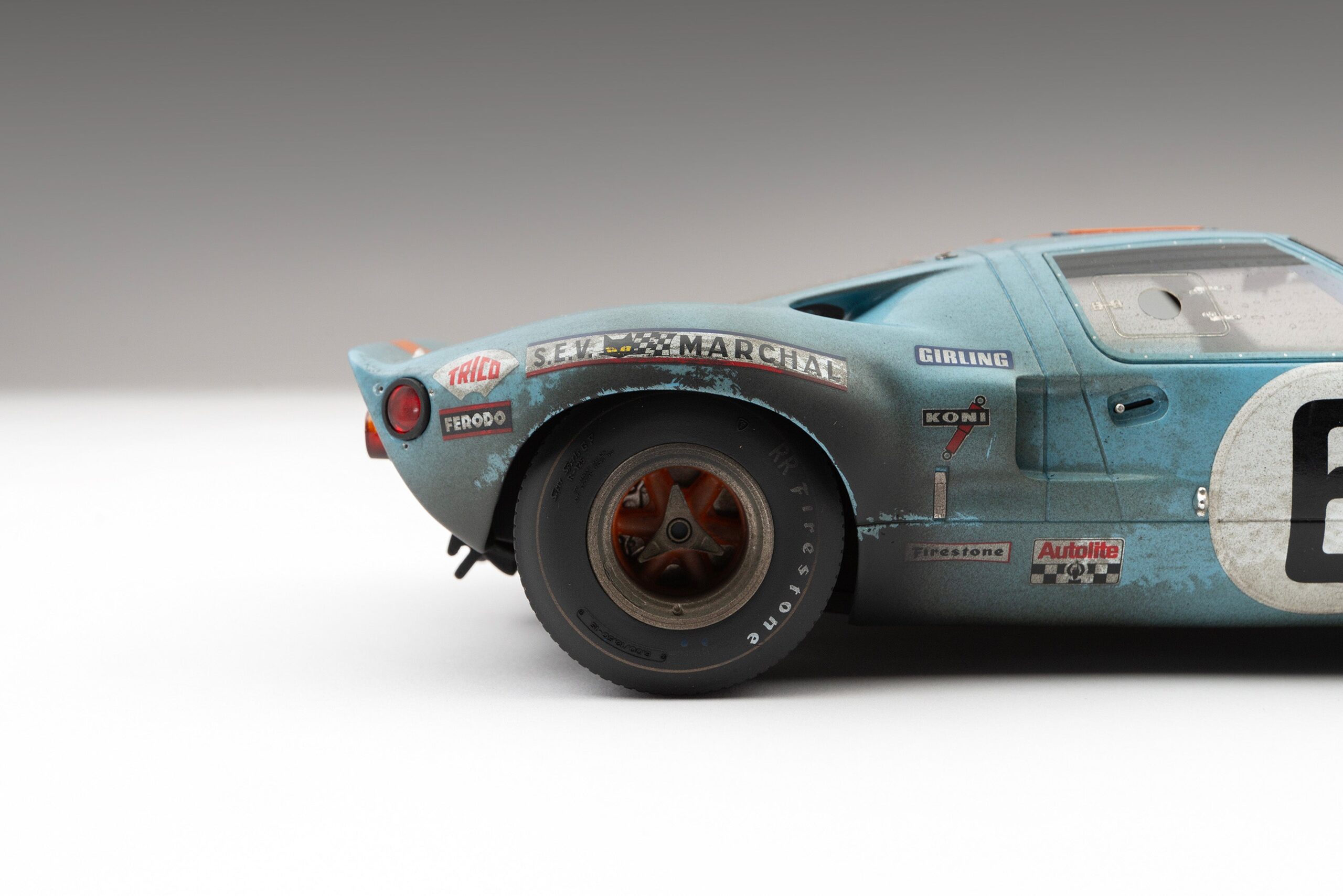 Amalgam Ford GT40 1969 Le Mans Sieger Race Weathered - Blau / Orange | 1:18 - Image 14