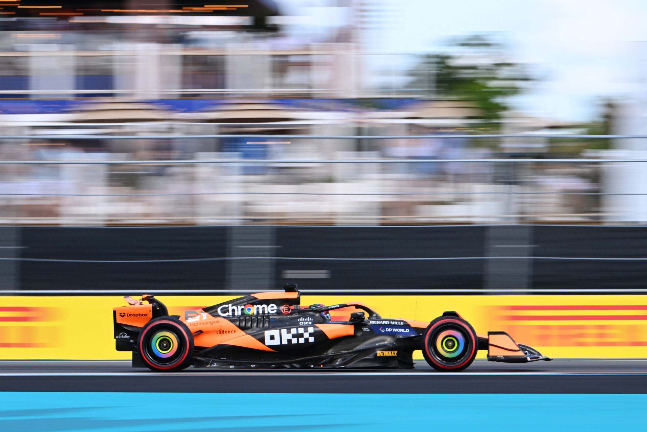 Amalgam McLaren MCL38 2024 Miami Grand Prix - Orange | 1:8 - Imagen 6