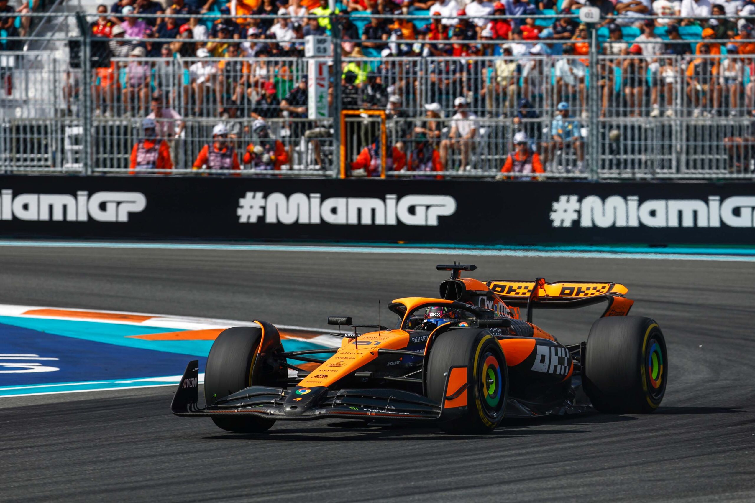 Amalgam McLaren MCL38 2024 Miami Grand Prix - Orange | 1:8 - Imagen 8