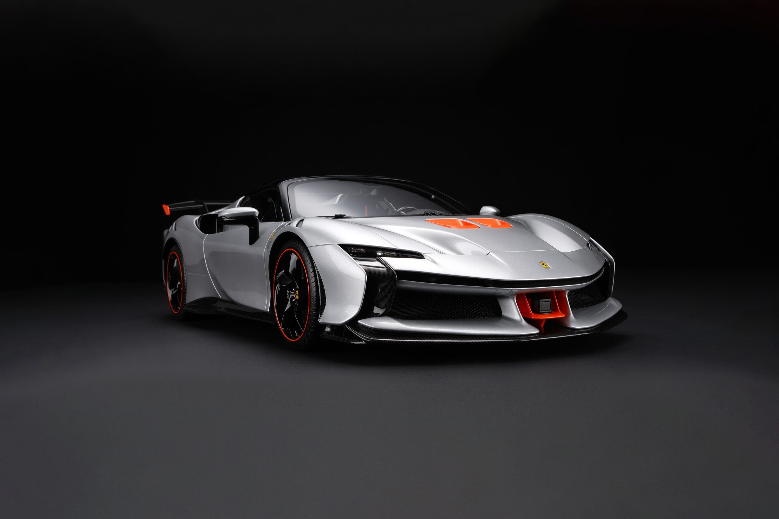 Amalgam Ferrari SF90 XX Spider - Silber | 1:8 - 画像2