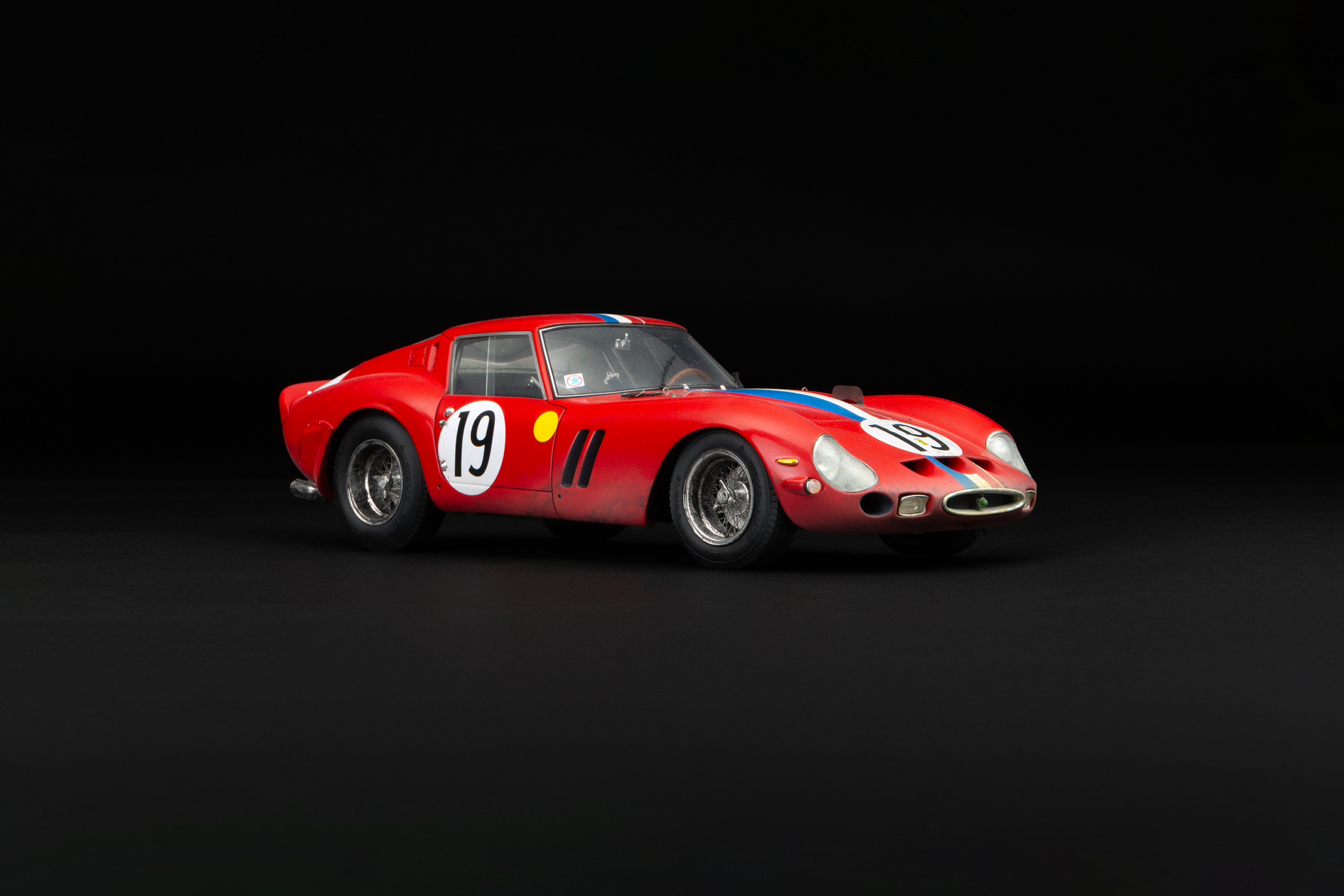 Amalgam Ferrari 250 GTO 3705GT 1962 Le Mans Class Winner Race Weathered - Rot | 1:18 - 画像2