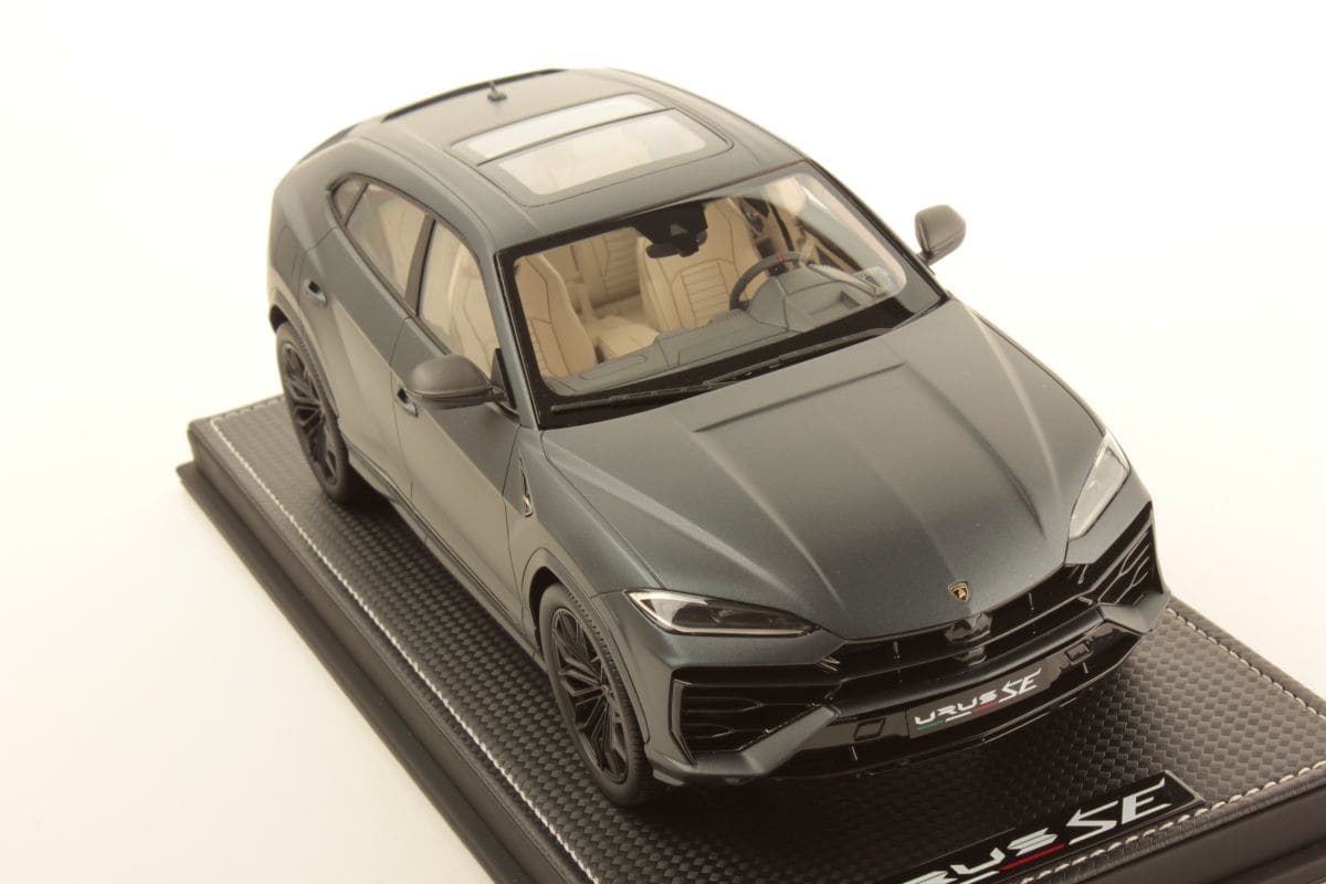 MRコレクション ランボルギーニ ウルス SE - ワンオフ マット