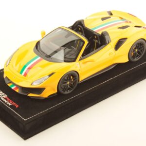 MRコレクション フェラーリ 488 ピスタ スパイダー - モデナイエロー、イタリアンリバリー | 1:18