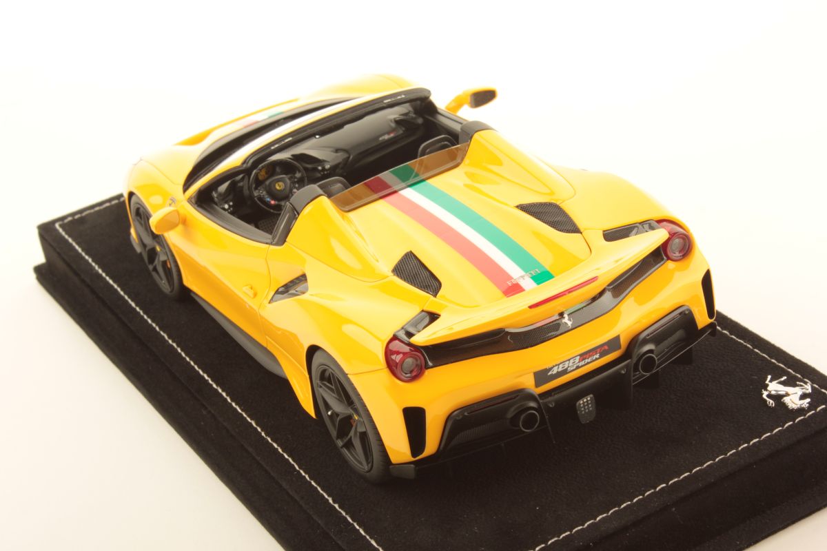 MR Collection Ferrari 488 Pista Spider - Modena Yellow, Italian Livery | 1:18 - Image 4