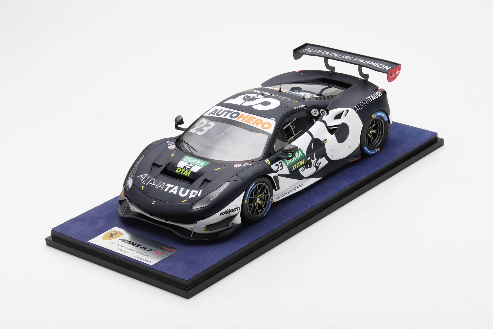 MRコレクション フェラーリ 488 GT3 エボ N.23 アルファタウリ AFコルセ 2021 アルボン - レーシングリバリー | 1:18