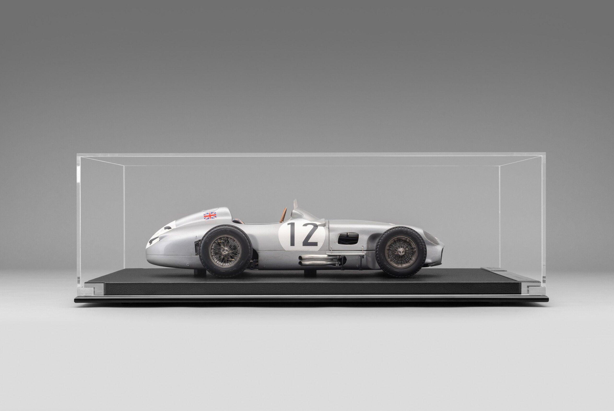 Amalgam Mercedes-Benz W196 Monoposto 1955 British Grand Prix Winner Moss Race Weathered - Silber | 1:8 - Imagen 19