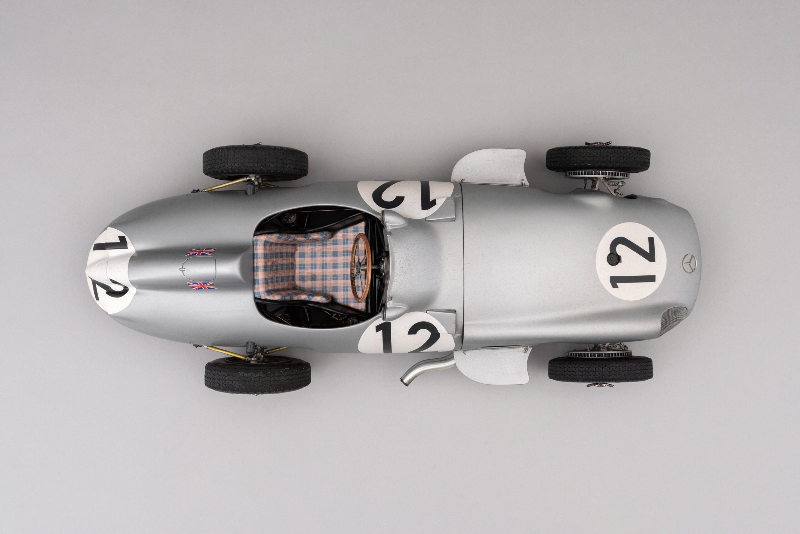 Amalgam Mercedes-Benz W196 Monoposto 1955 British Grand Prix Winner Moss Race Weathered - Silber | 1:8 - Imagen 10