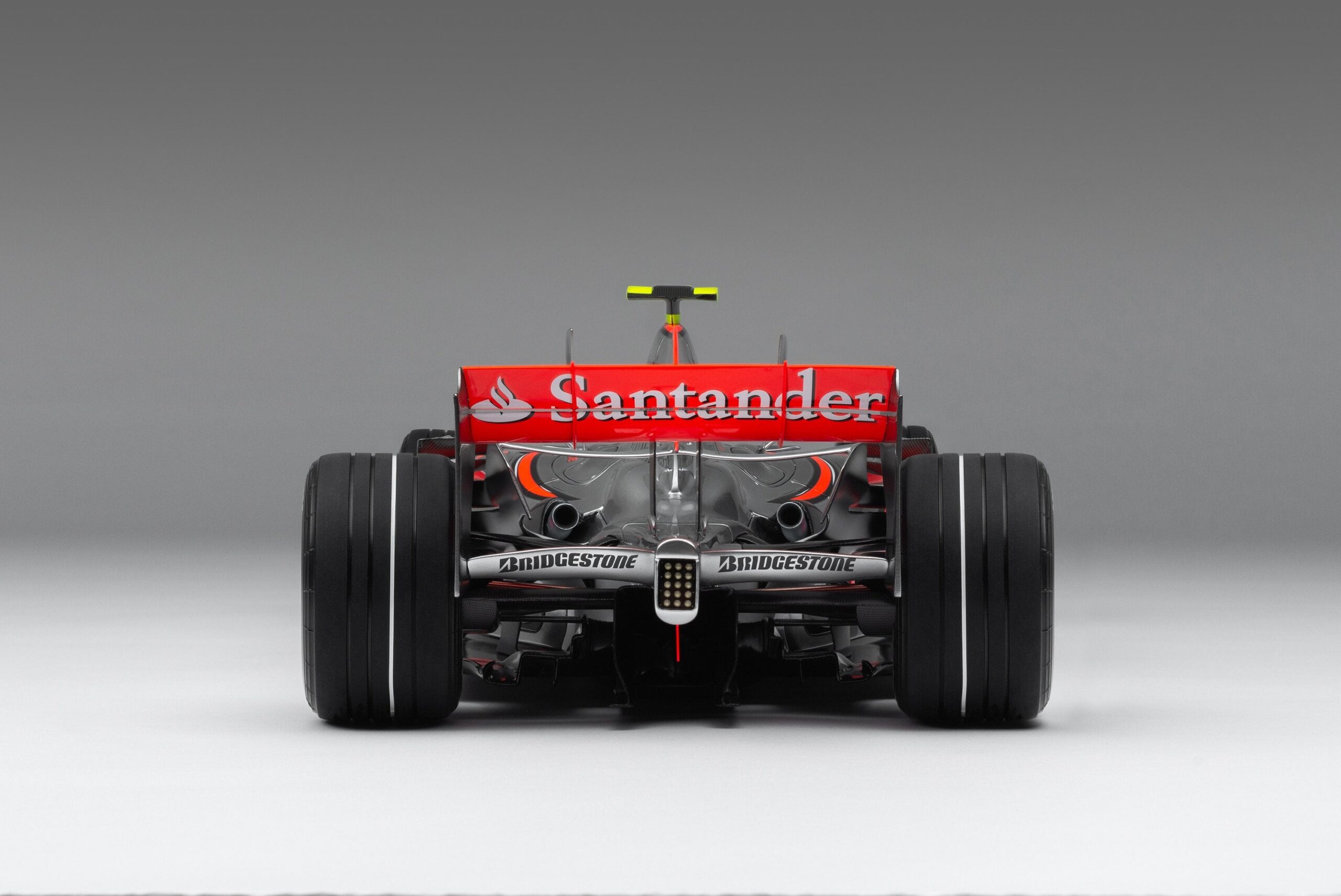 Amalgam McLaren MP4-22 2007 Canadian Grand Prix Lewis Hamilton - Silber / Rot | 1:8 - Immagine 11