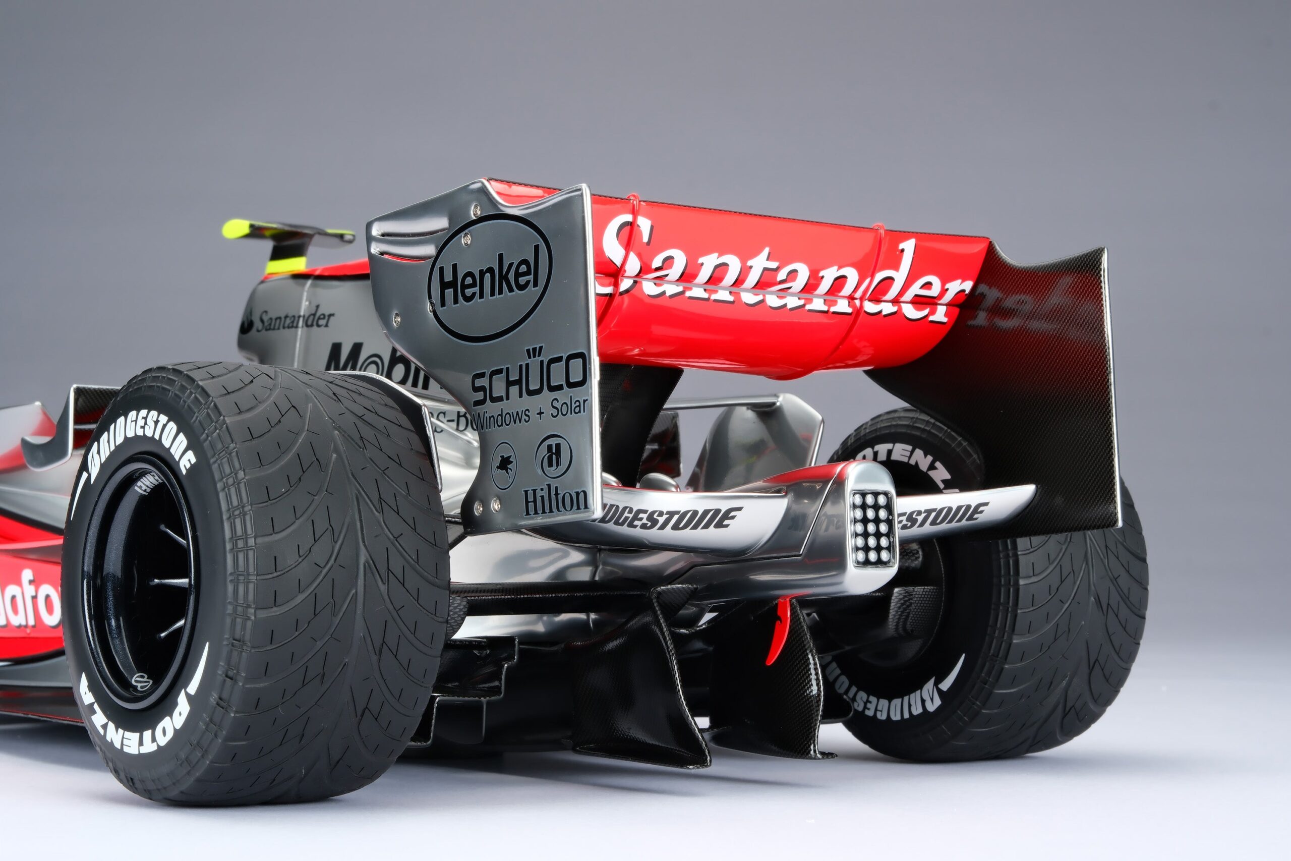 Amalgam McLaren MP4-22 2007 European Grand Prix - Lewis Hamilton - Rot | 1:8 - Image 12