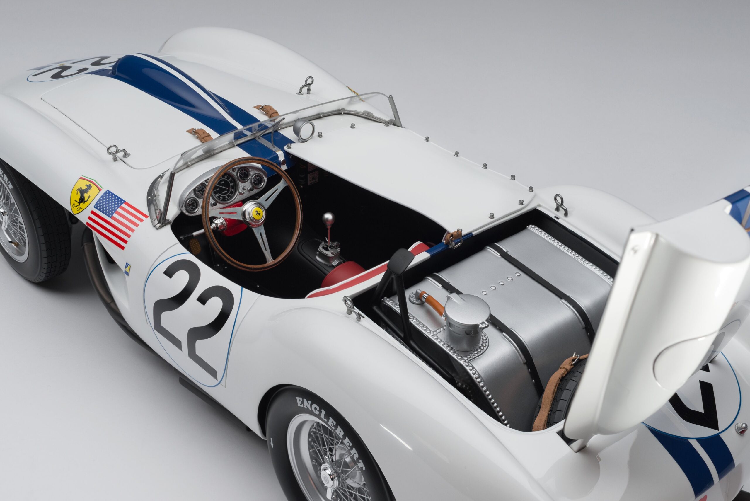 Amalgam Ferrari 250 TR 1958 Le Mans "Lucybelle II" - Weiß | 1:8 - Image 10