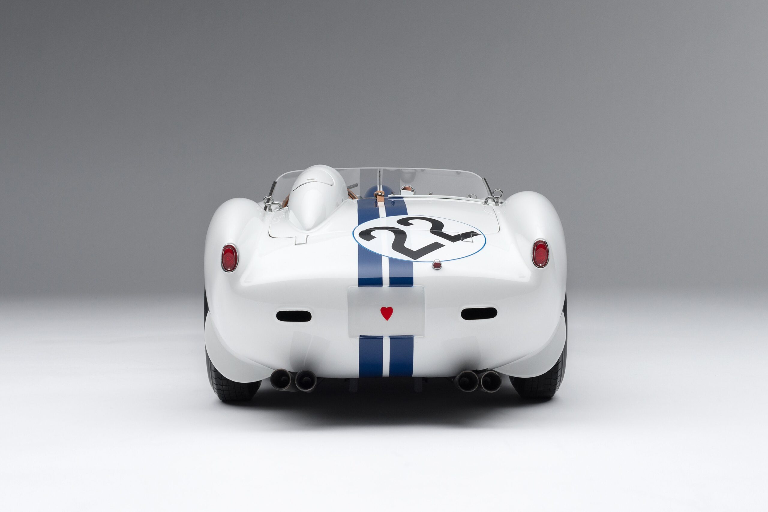 Amalgam Ferrari 250 TR 1958 Le Mans "Lucybelle II" - Weiß | 1:8 - Image 7