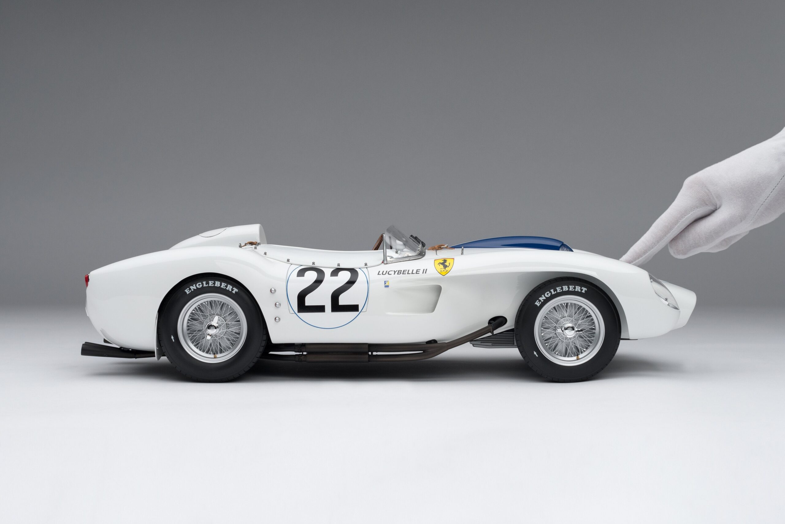 Amalgam Ferrari 250 TR 1958 Le Mans "Lucybelle II" - Weiß | 1:8 - Image 3