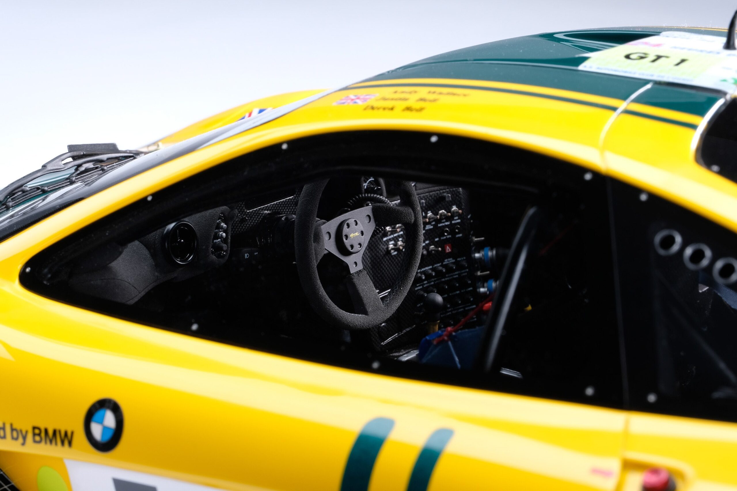 Amalgam McLaren F1 GTR Harrods - 1995 Le Mans 3rd Place - Gelb | 1:8 - Imagen 4