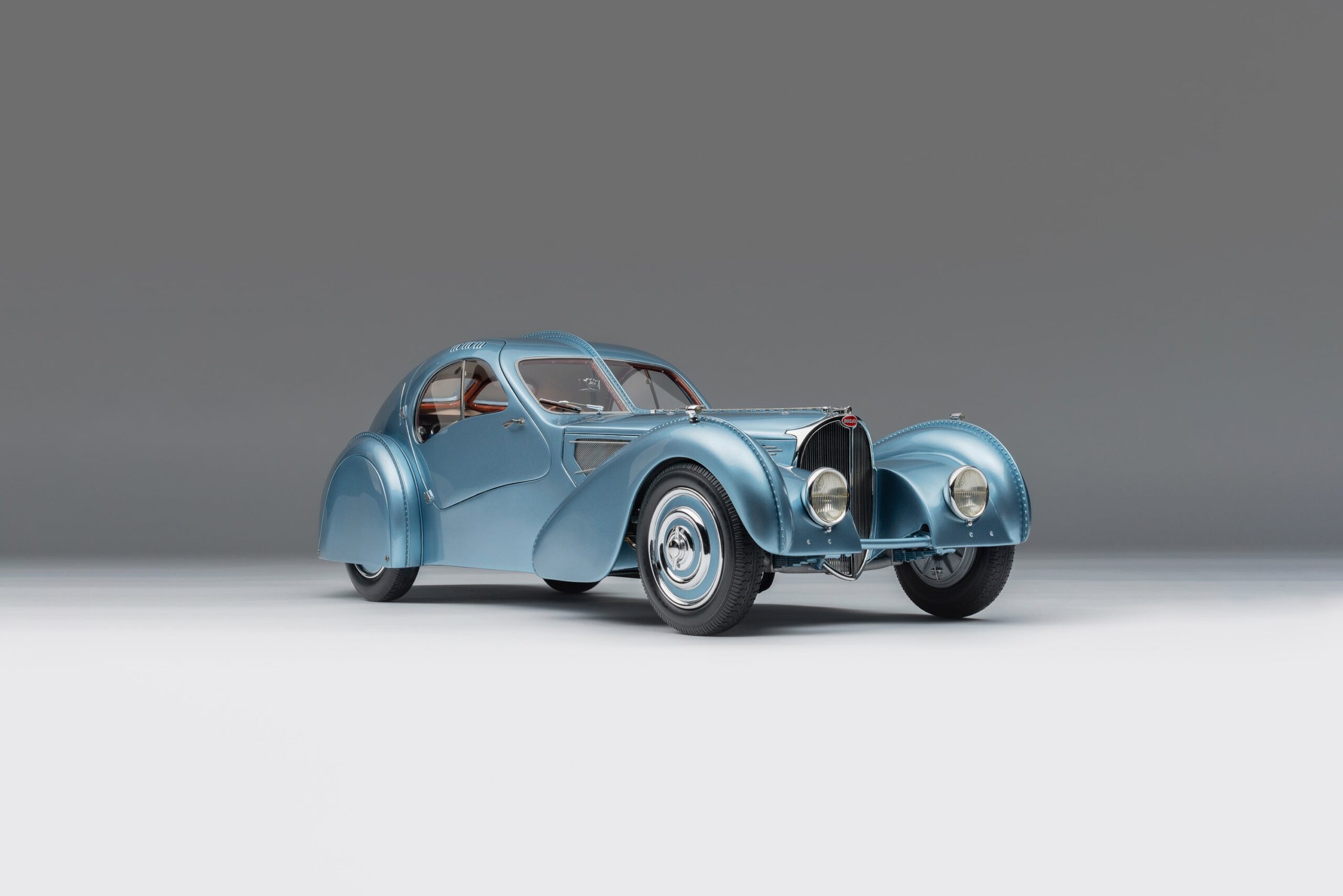 Amalgam Bugatti Type 57SC Atlantic "The Lord Rothschild" (1938) - Blau | 1:8 - Image 2
