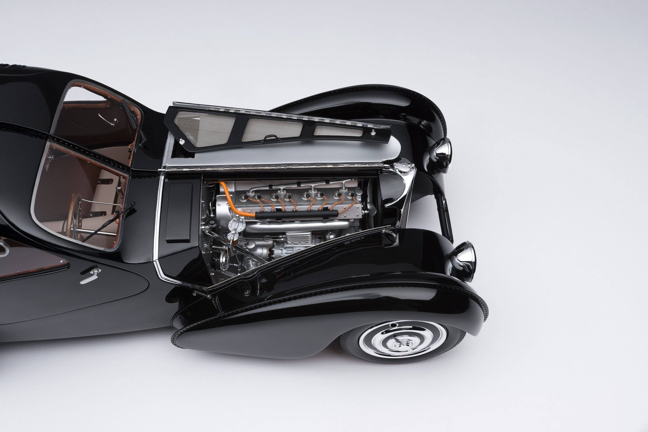 Amalgam Bugatti Type 57SC Atlantic "La Voiture Noire" (1936) - Schwarz | 1:8 - Imagen 4