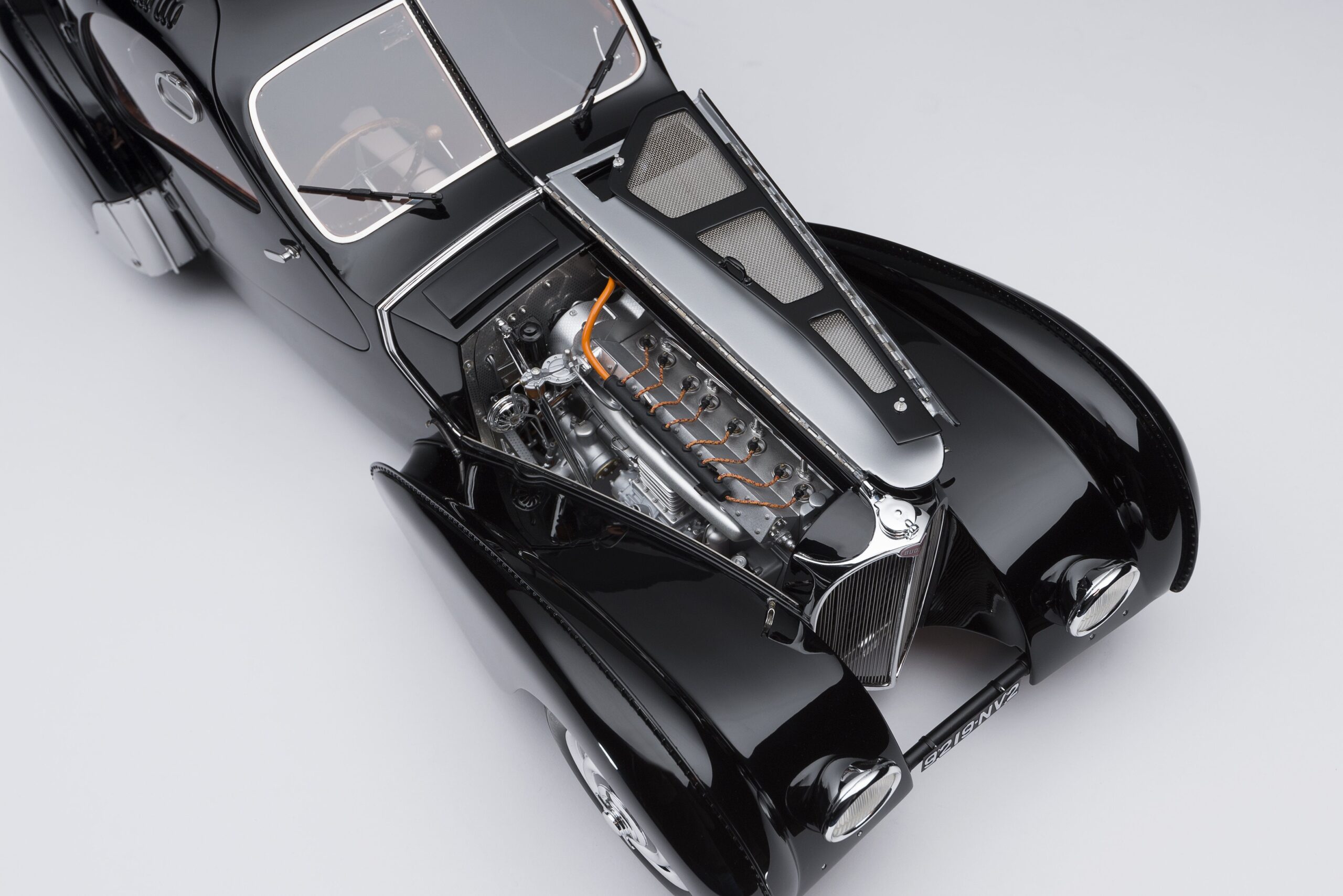 Amalgam Bugatti Type 57SC Atlantic "La Voiture Noire" (1936) - Schwarz | 1:8 - Imagen 12