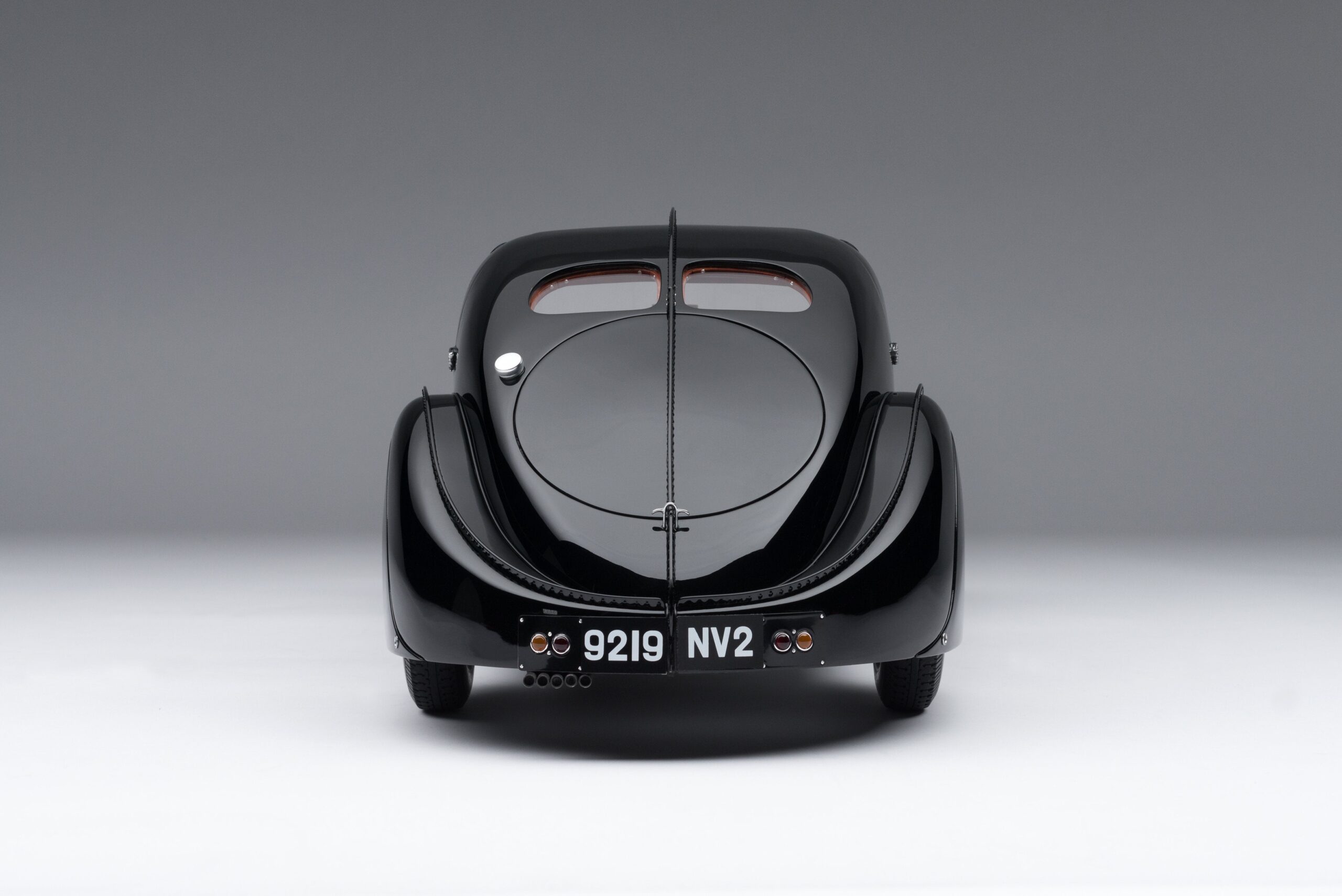 Amalgam Bugatti Type 57SC Atlantic "La Voiture Noire" (1936) - Schwarz | 1:8 - Imagen 9