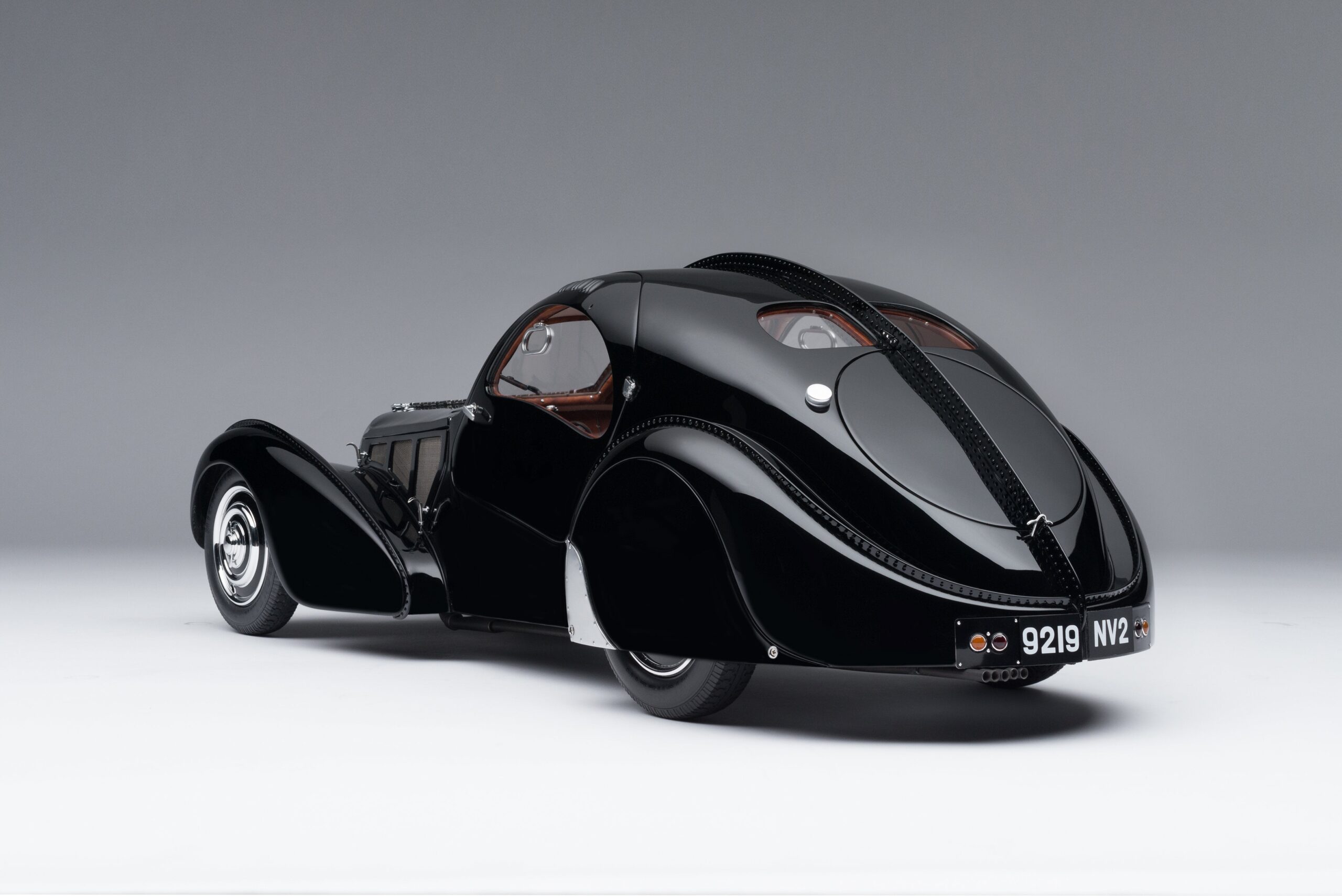 Amalgam Bugatti Type 57SC Atlantic "La Voiture Noire" (1936) - Schwarz | 1:8 - Imagen 8