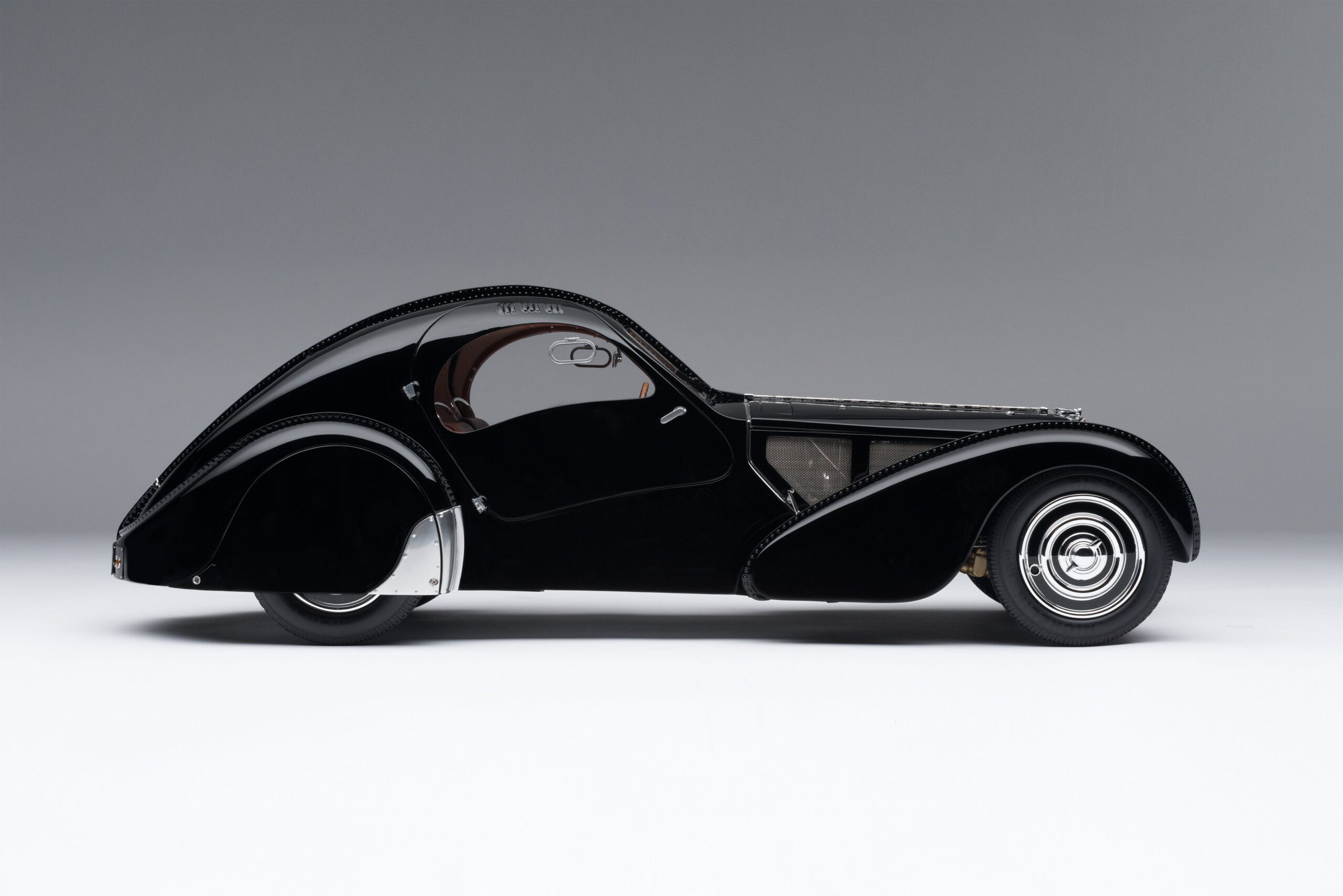 Amalgam Bugatti Type 57SC Atlantic "La Voiture Noire" (1936) - Schwarz | 1:8 - Imagen 10