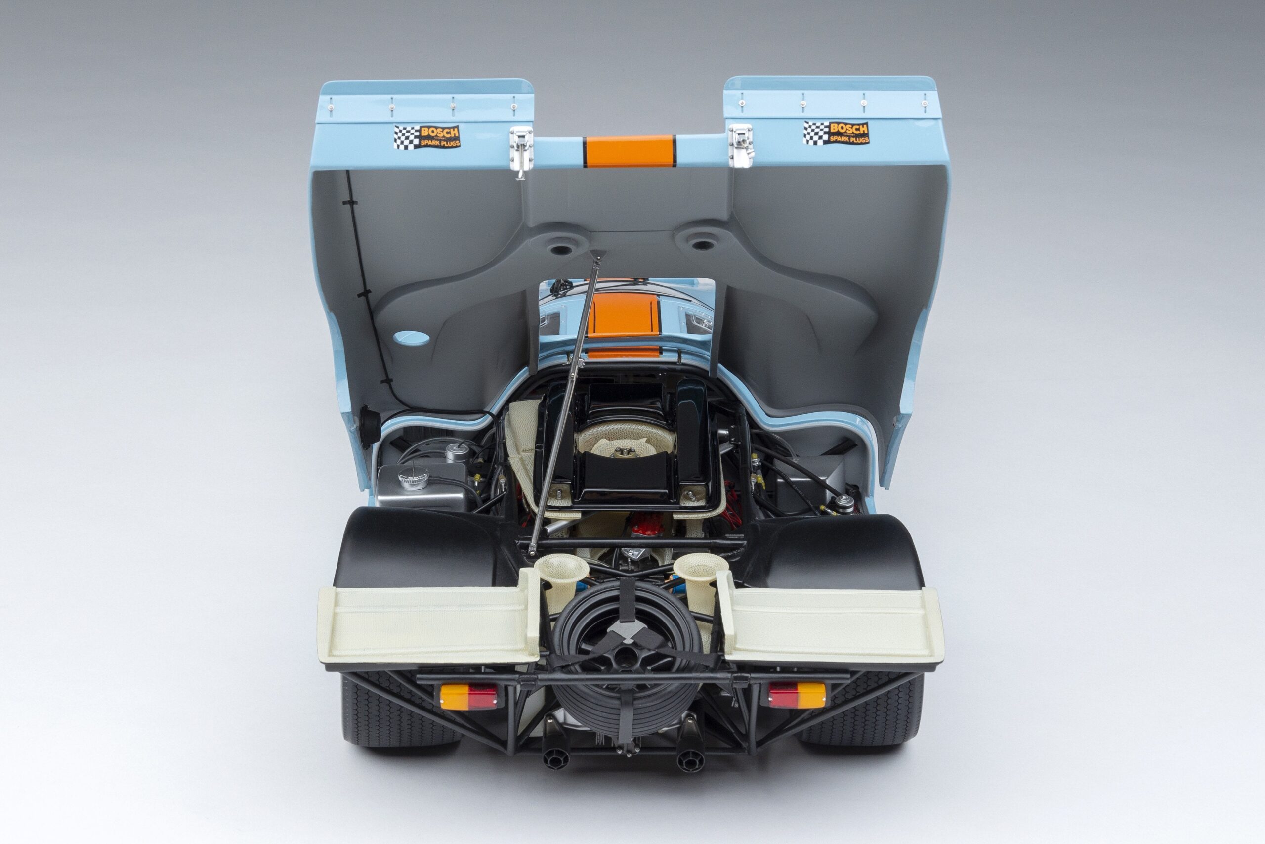 Amalgam Porsche 917K 1970 Daytona Winner Gulf Livery - Hellblau / Orange | 1:8 - Imagen 17