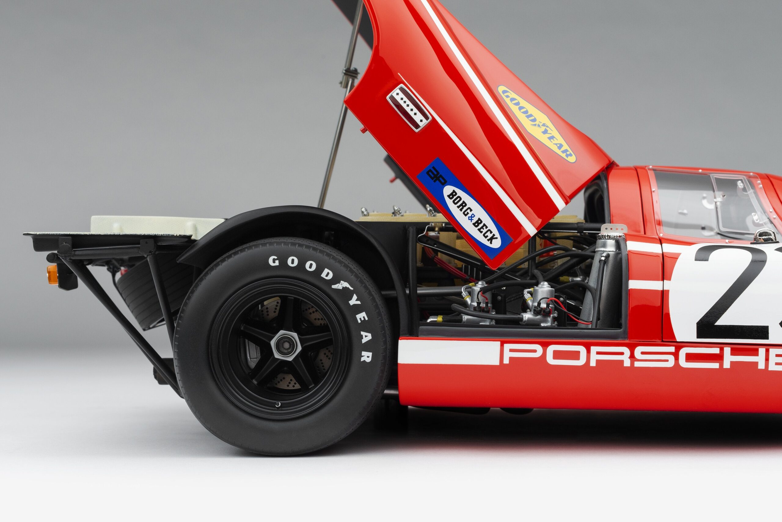 Amalgam Porsche 917K 1970 Le Mans Winner Salzburg Livery - Rot | 1:8 - Image 4