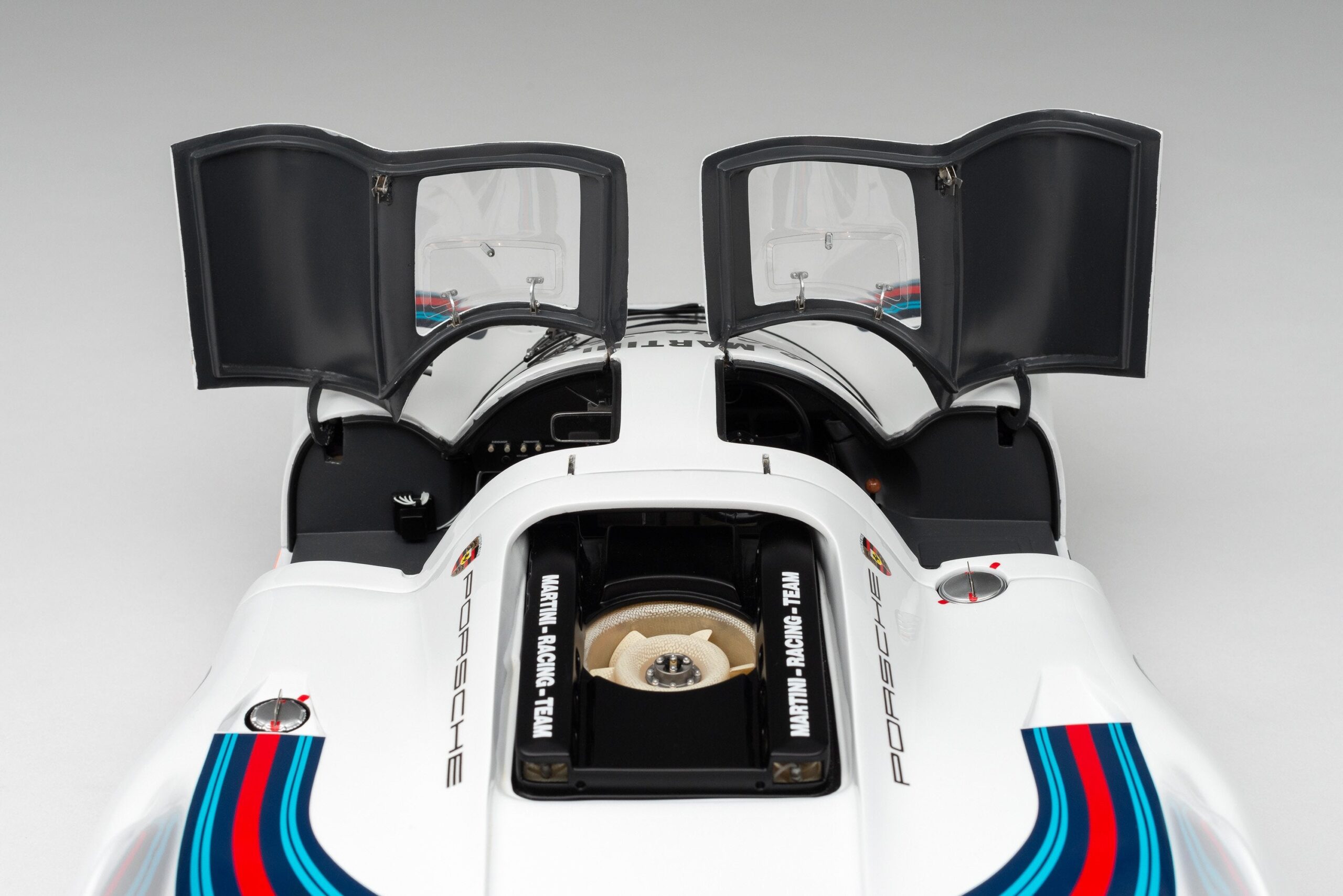 Amalgam Porsche 917 KH 1971 Le Mans Winner Martini Livery - Weiß | 1:8 - Image 12