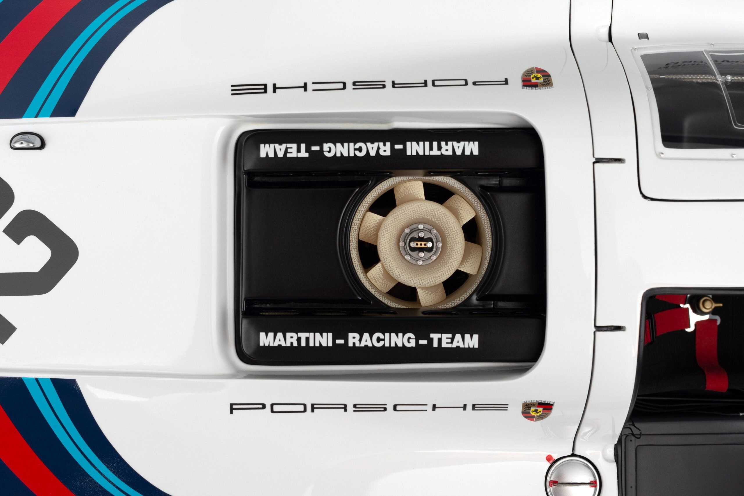 Amalgam Porsche 917 KH 1971 Le Mans Winner Martini Livery - Weiß | 1:8 - Image 13