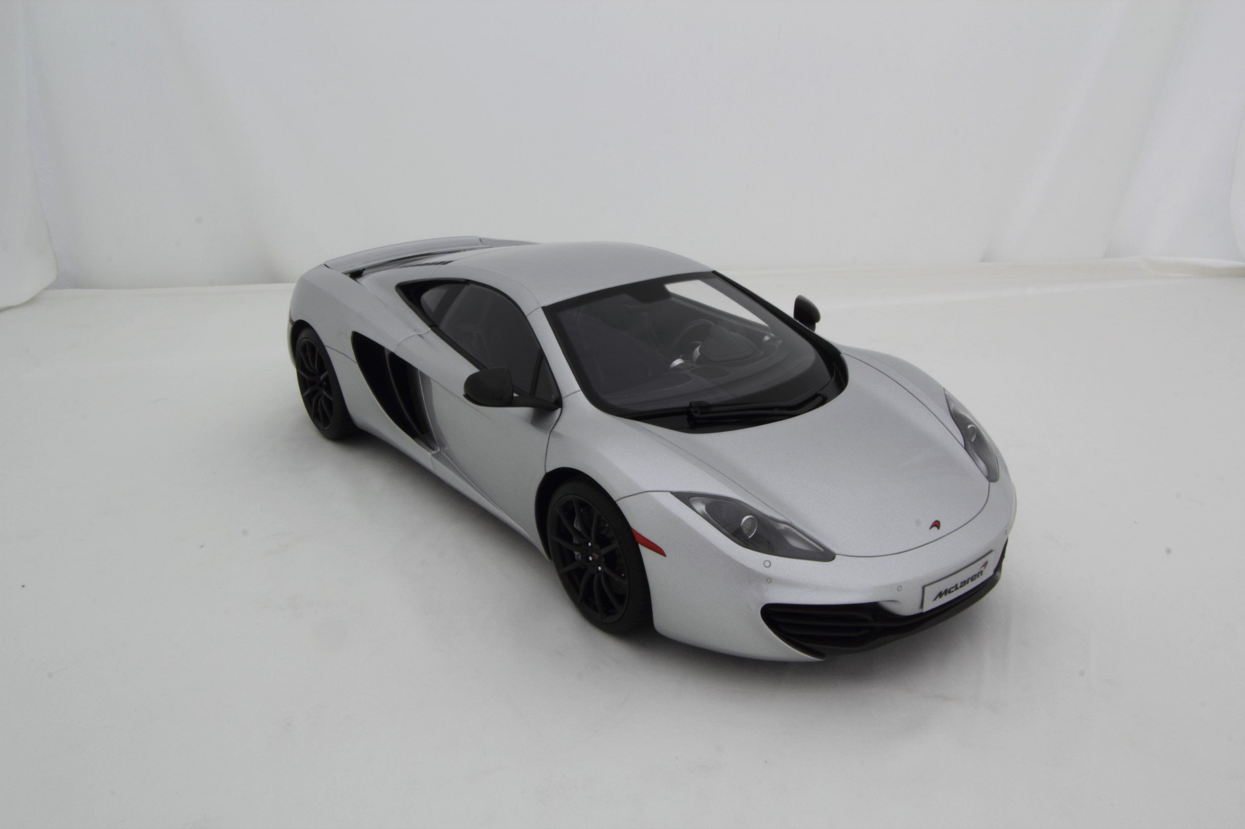 Amalgam McLaren MP4-12C (2011) - Black | 1:8