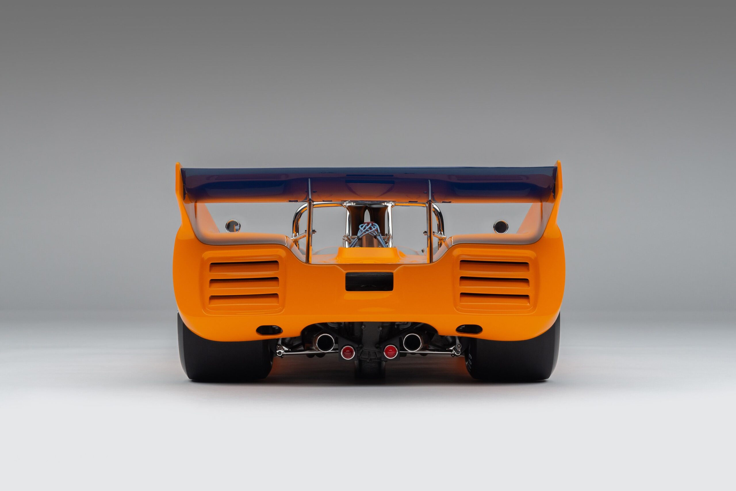 Amalgam McLaren M8D 1970 Can-Am Season - Orange | 1:8 - Image 6