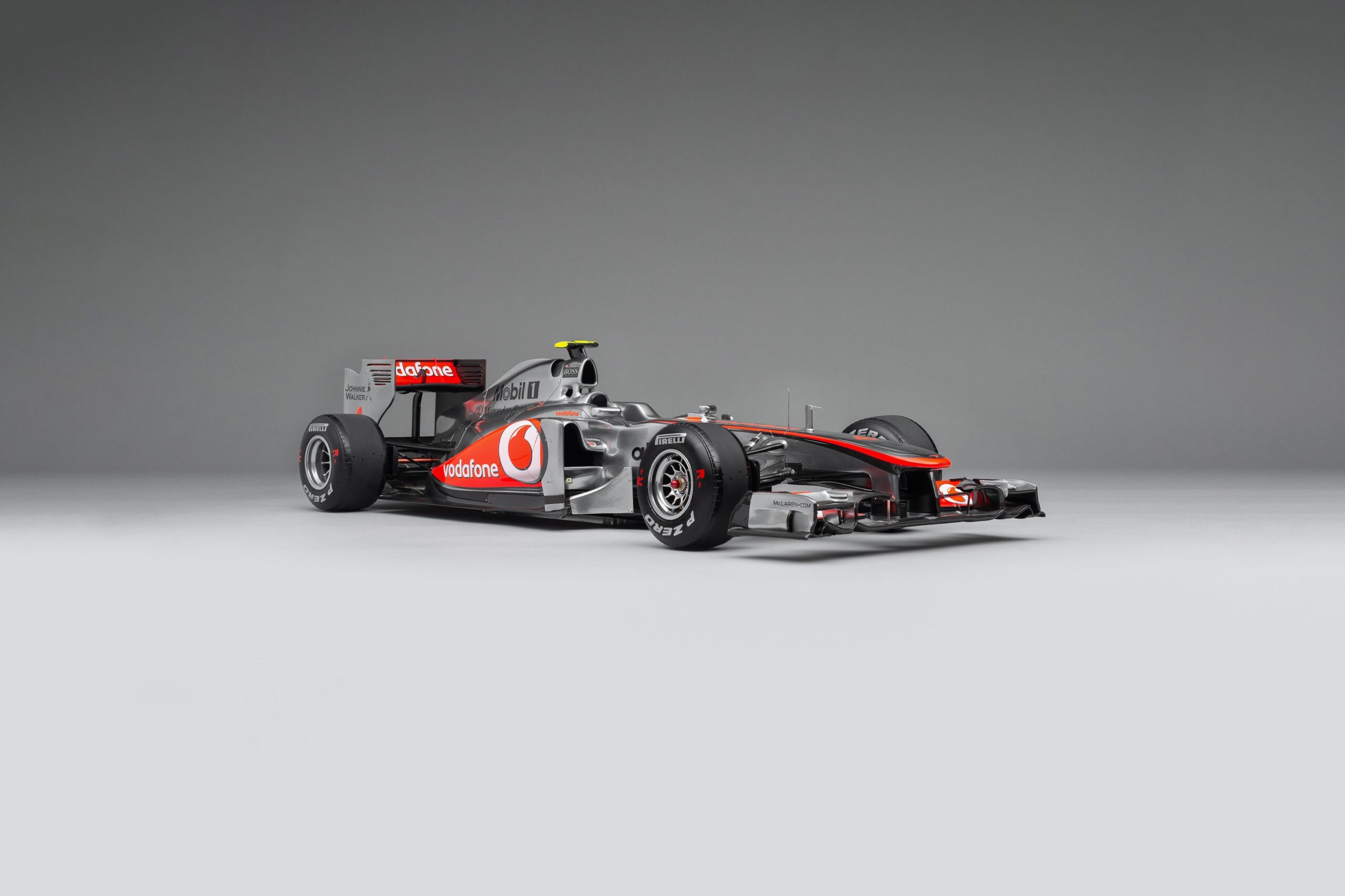 Amalgam McLaren MP4-26 2011 Chinese Grand Prix Button - Silber | 1:8 - Image 2
