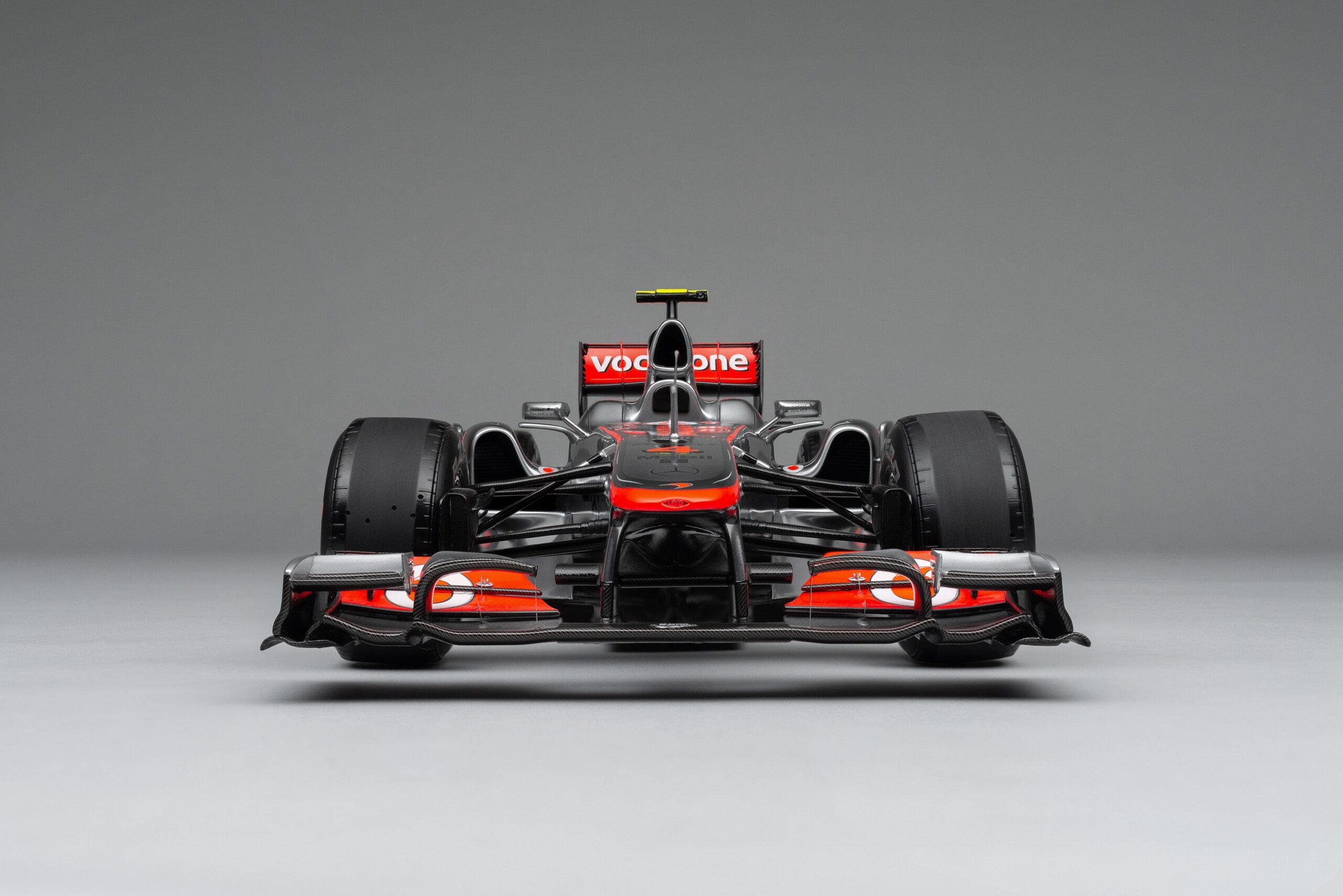 Amalgam McLaren MP4-26 2011 Chinese Grand Prix Button - Silber | 1:8 - Image 6