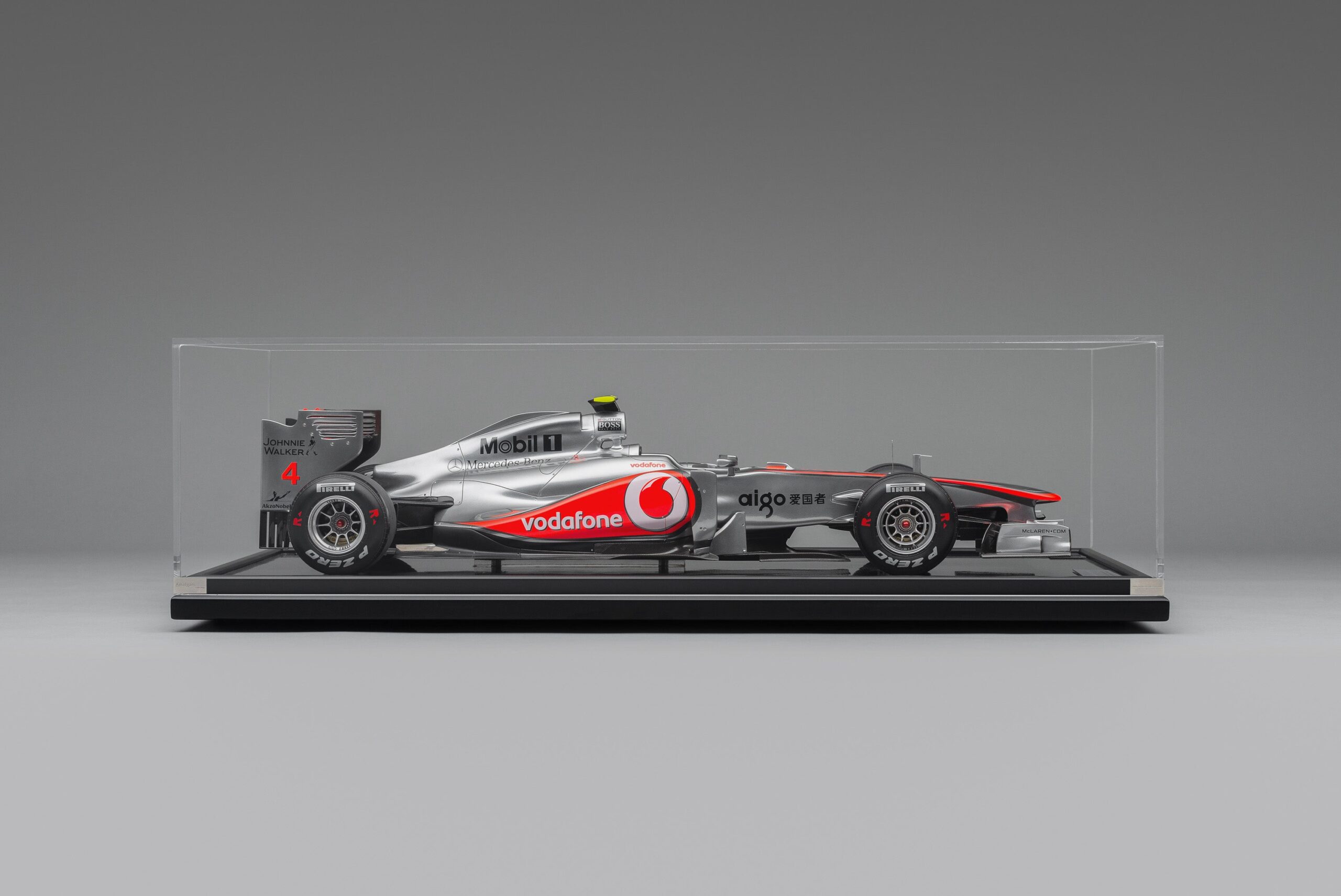 Amalgam McLaren MP4-26 2011 Chinese Grand Prix Button - Silber | 1:8 - Image 15